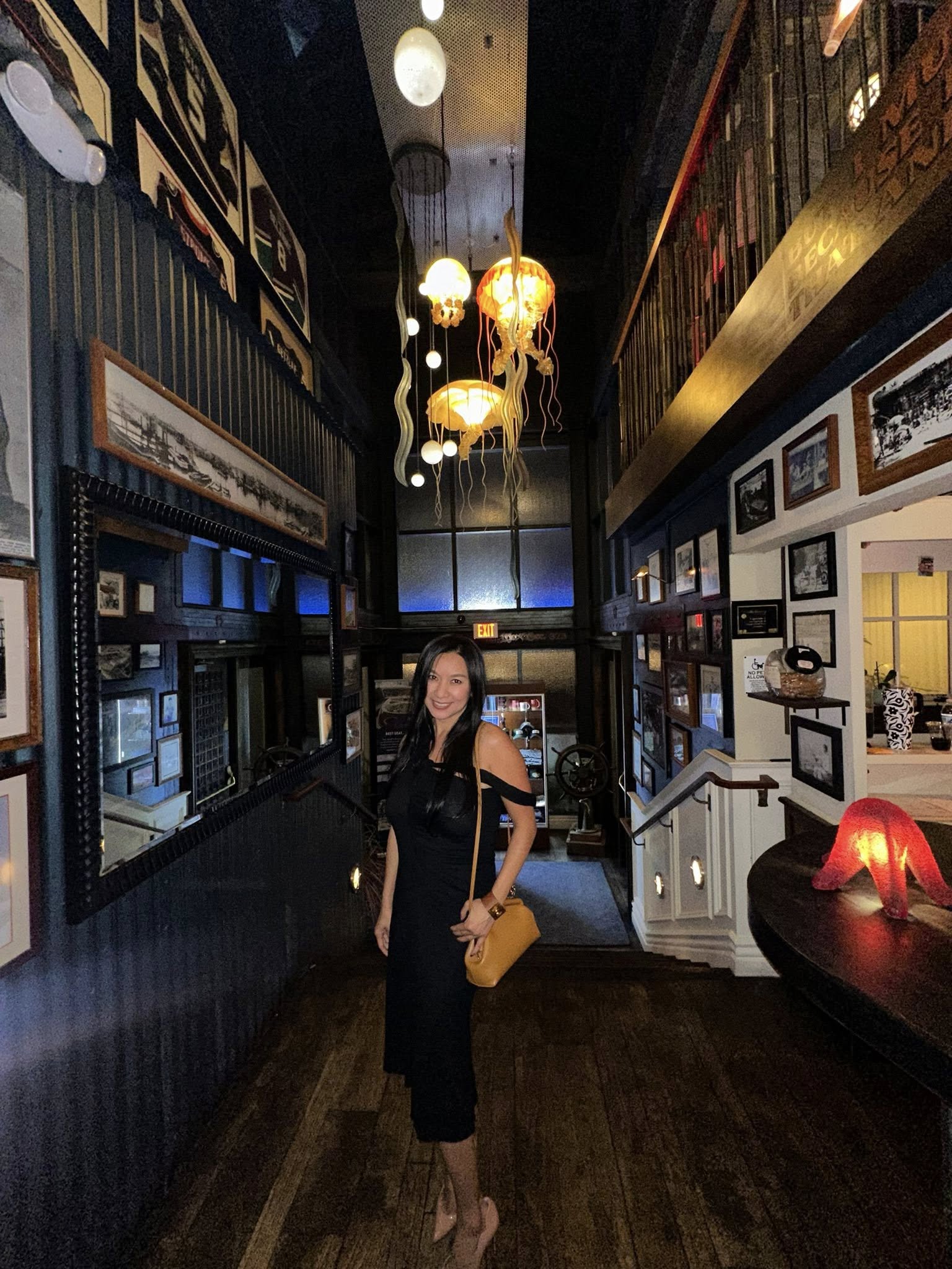 Mỹ nhân gợi cảm nhất Việt Nam: Được chồng chiều chuộng, sống an nhàn, U50 mặc còn sexy hơn trước- Ảnh 2. Mỹ nhân gợi cảm nhất Việt Nam: Được chồng chiều chuộng, sống an nhàn, U50 mặc còn sexy hơn trước- Ảnh 2.