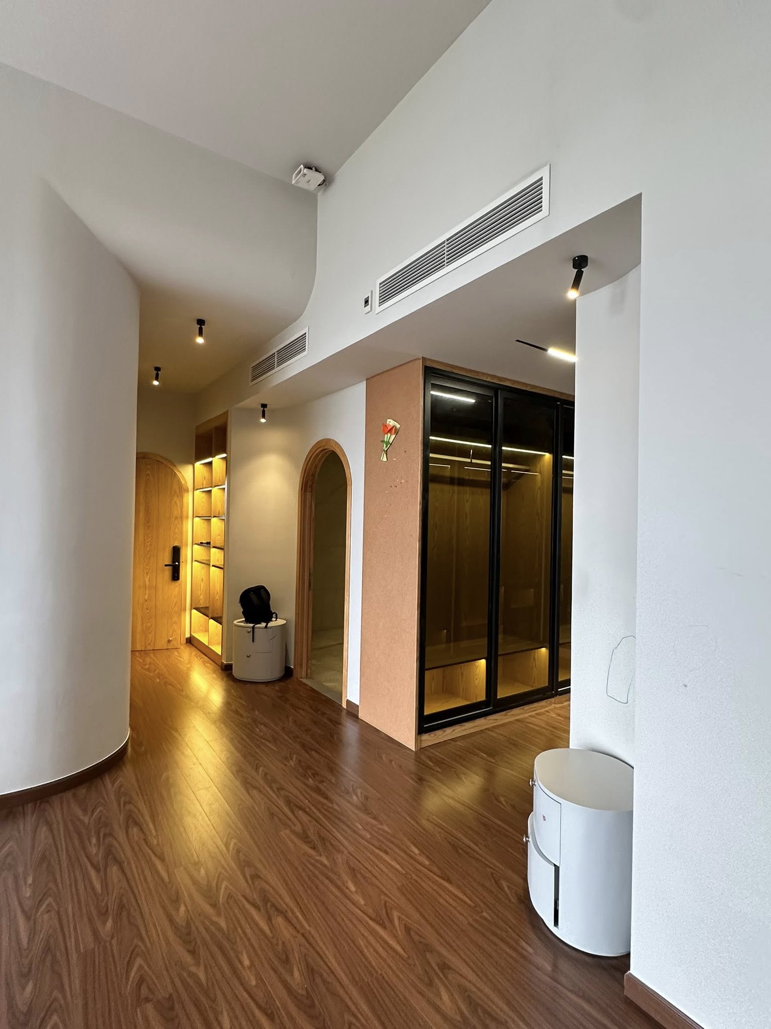 Mỹ nhân Việt một mình nuôi 5 con, bỏ trống nhà 16 tỷ ở TP.HCM, U40 sang Mỹ cưới chồng- Ảnh 6.