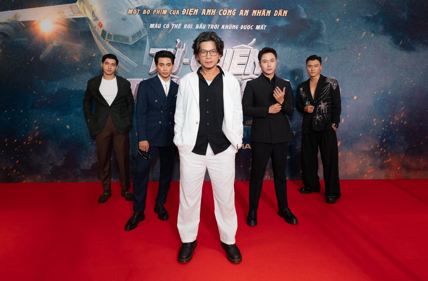 Dàn trai đẹp đóng cảnh vệ, không tặc- Ảnh 1.