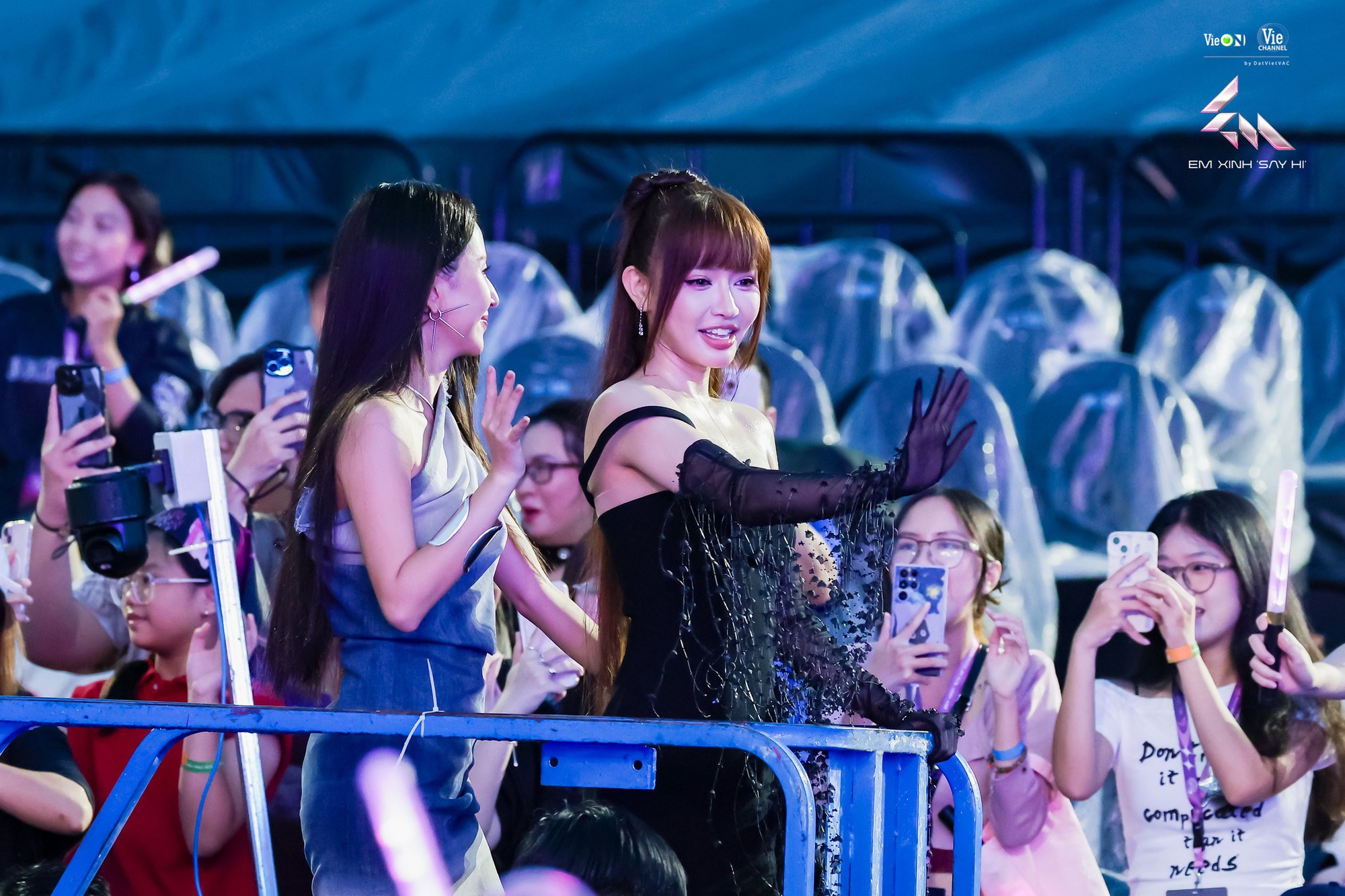 Bùng nổ visual dàn Em Xinh Say Hi tại concert: Phương Ly lộ diện hậu nghi vấn sửa mũi, 1 sao nữ gây sốt đúng 5 giây lướt qua- Ảnh 2.