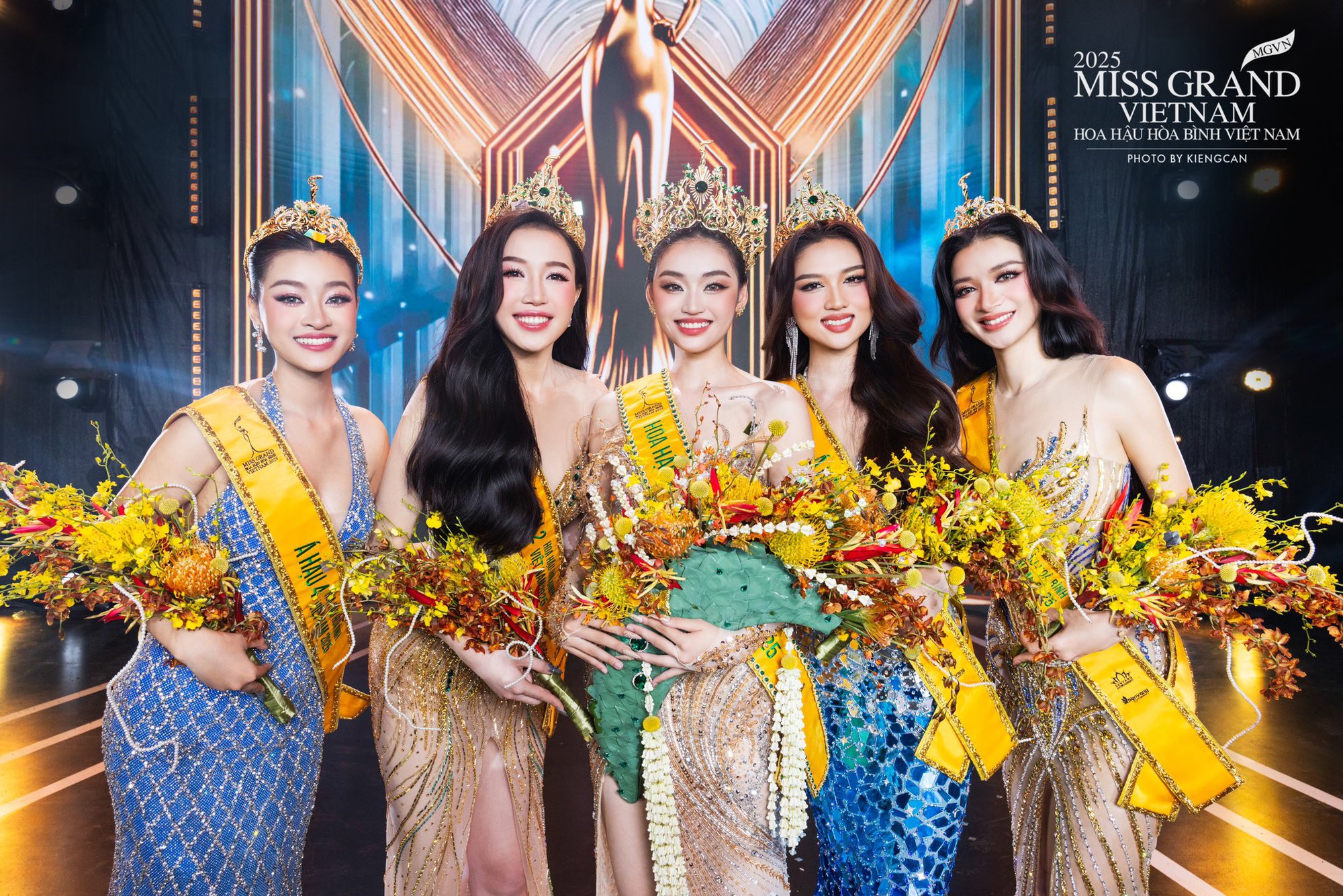 "Ngấy" Hoa hậu! 54794372812353483152820706839676258939103617n 1758120973916 17581209742181664526832