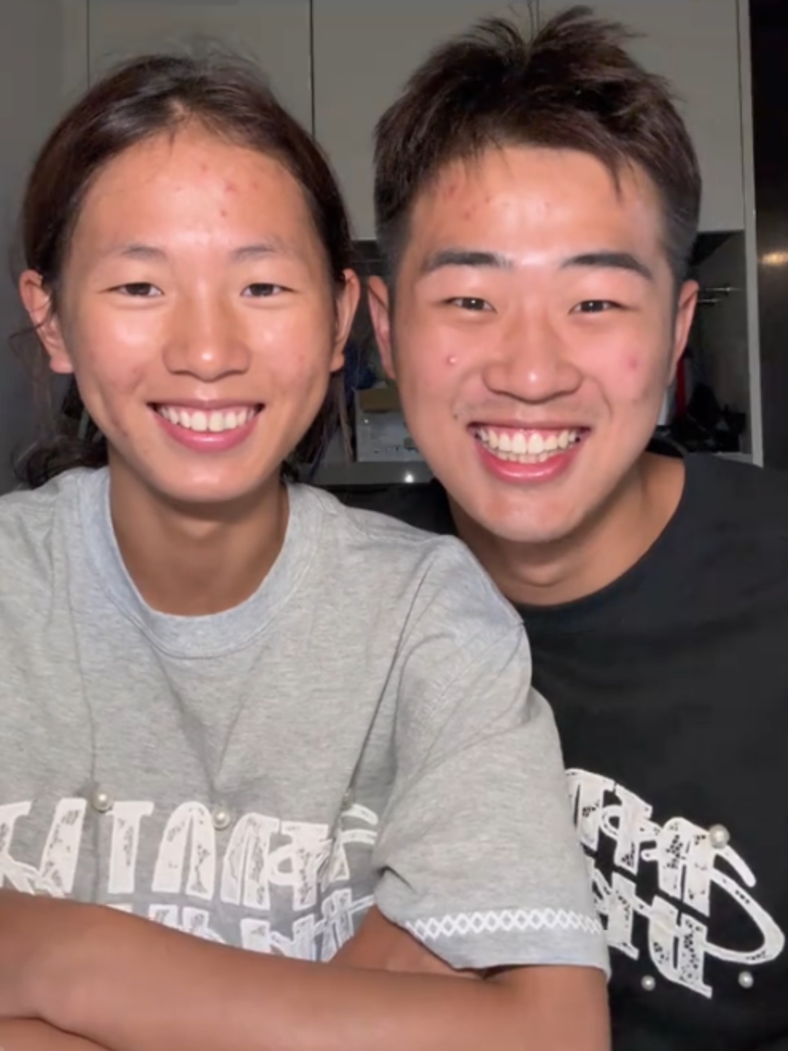 Cặp đôi có khuôn mặt giống nhau như anh em ruột thất lạc, kết quả xét nghiệm ADN khiến dân mạng “đứng hình”- Ảnh 3.