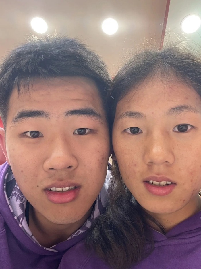 Cặp đôi có khuôn mặt giống nhau như anh em ruột thất lạc, kết quả xét nghiệm ADN khiến dân mạng “đứng hình”- Ảnh 1.