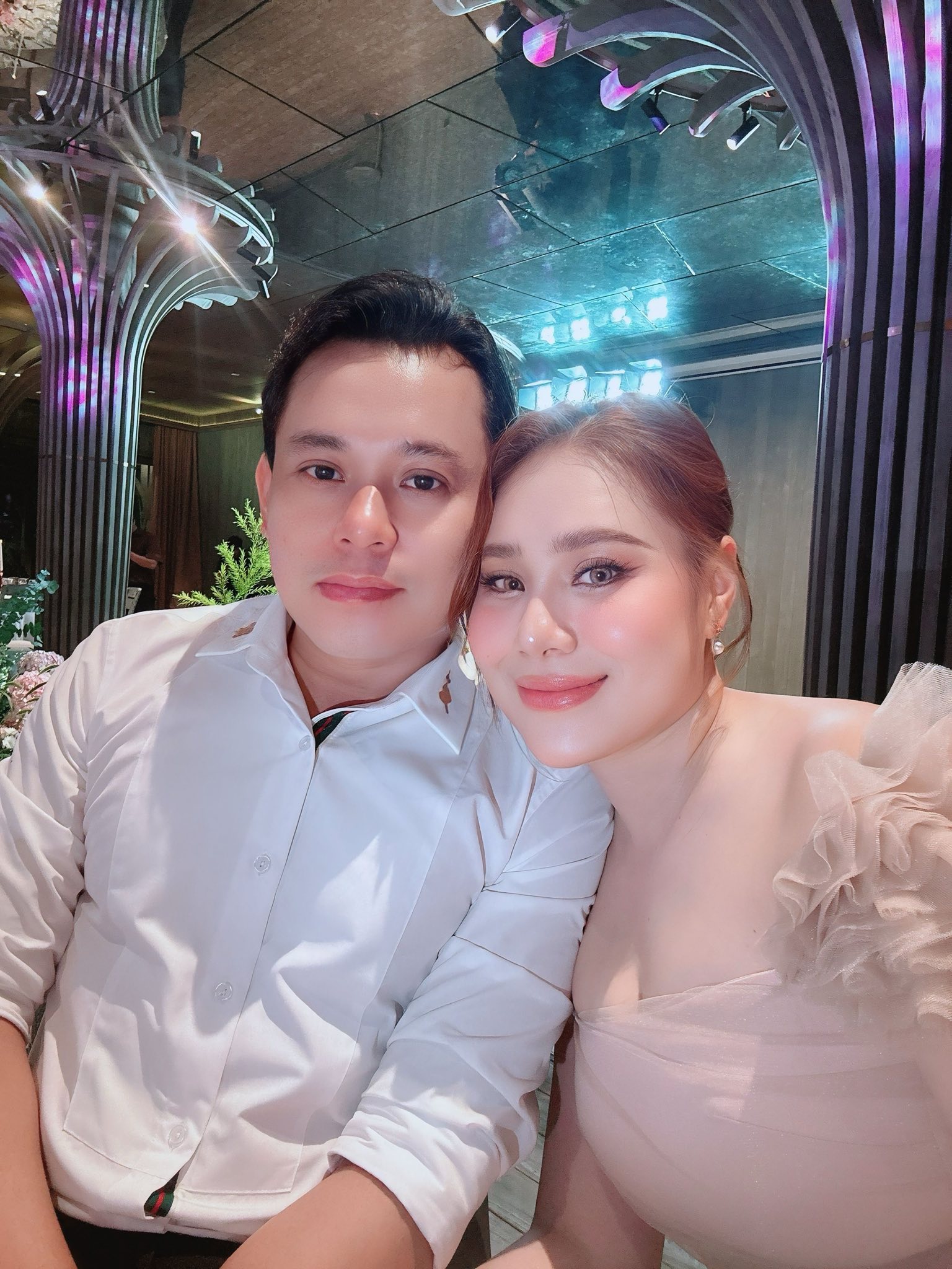 Vợ chồng Hồ Quang Hiếu nhận chúc phúc từ Quốc Trường, Nhật Kim Anh- Ảnh 4.