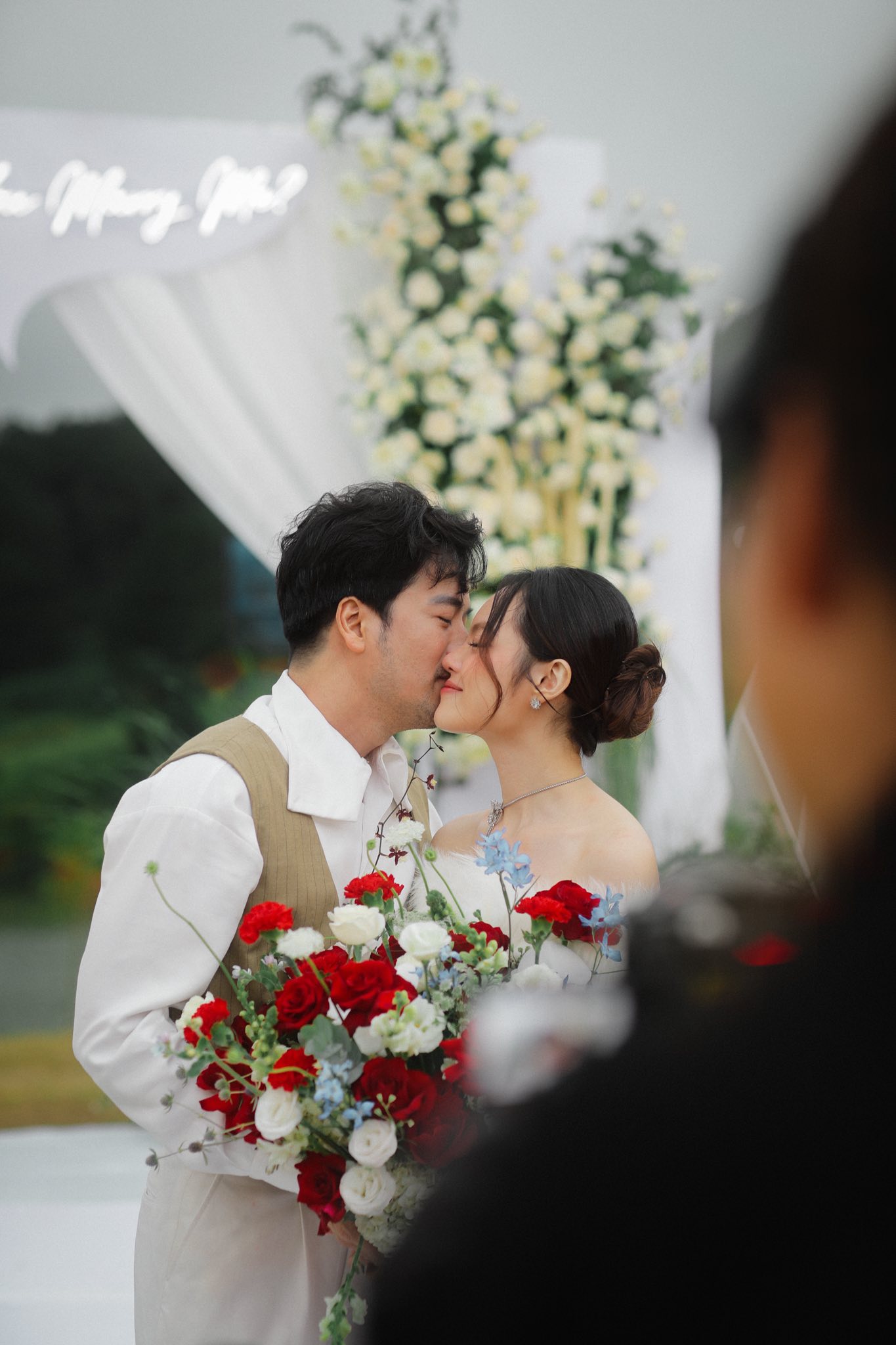 Sao nam từng huỷ hôn Ngọc Lan đã cầu hôn vợ bác sĩ kém 16 tuổi, hé lộ thời điểm tổ chức đám cưới- Ảnh 7. Sao nam từng huỷ hôn Ngọc Lan đã cầu hôn vợ bác sĩ kém 16 tuổi, hé lộ thời điểm tổ chức đám cưới- Ảnh 7.