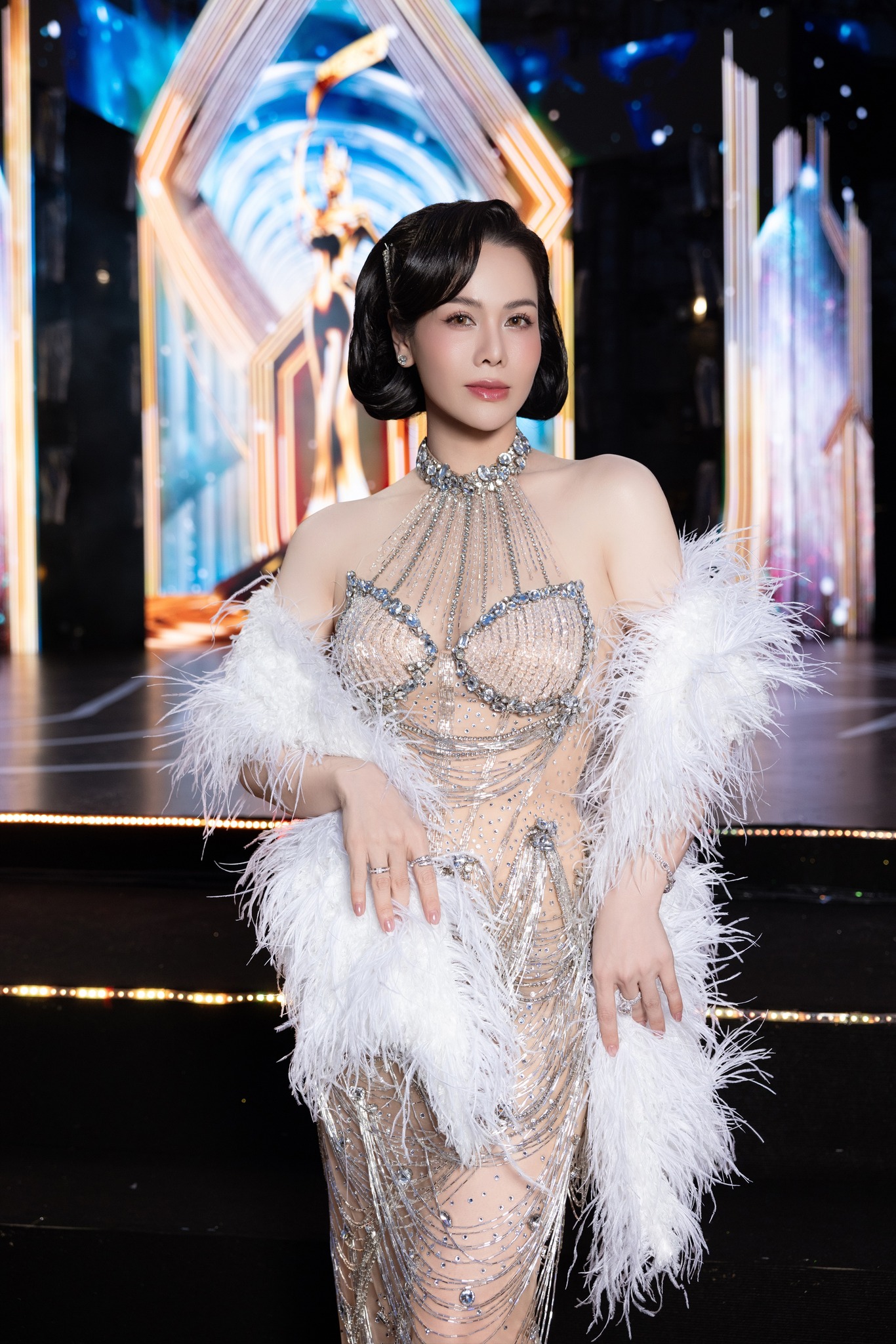 Chuyện lạ có thật Vbiz: Sao nữ ở nhà 20 tỷ, ra mặt bênh vực tình mới của chồng cũ- Ảnh 3.