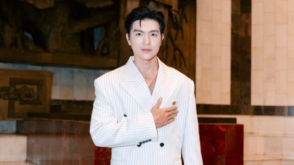 Ba diễn viên được nhận huy hiệu Bác Hồ 548214455 10227684375005894 7816034184909424091 n 1757835604435 1757835605106424470645