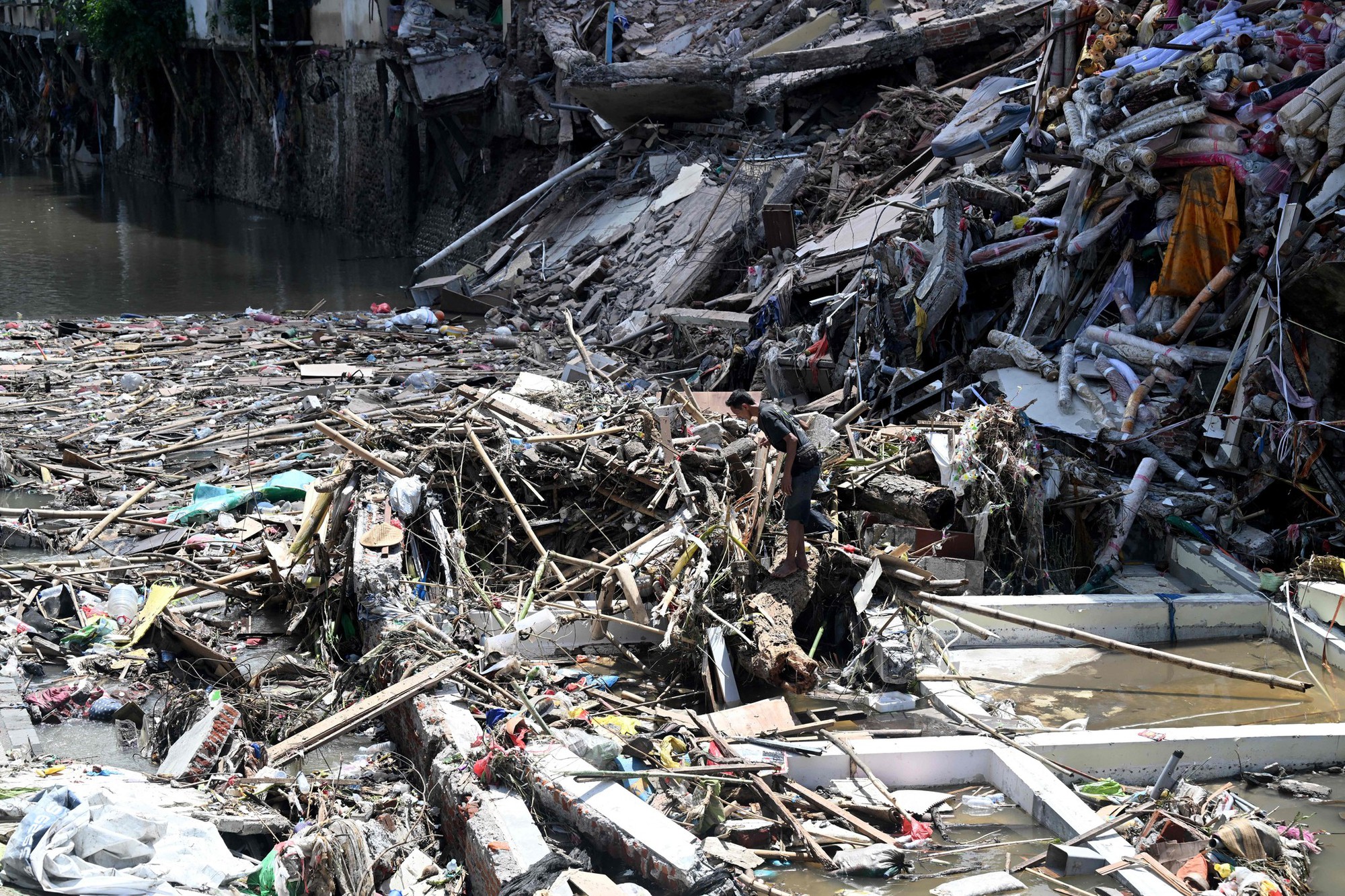 Đảo thiên đường Bali hoang tàn sau lũ dữ: Chuyên gia cảnh báo kịch bản không mong đợi sẽ lặp lại trong thế kỷ này- Ảnh 1. Đảo thiên đường Bali hoang tàn sau lũ dữ: Chuyên gia cảnh báo kịch bản không mong đợi sẽ lặp lại trong thế kỷ này- Ảnh 1.