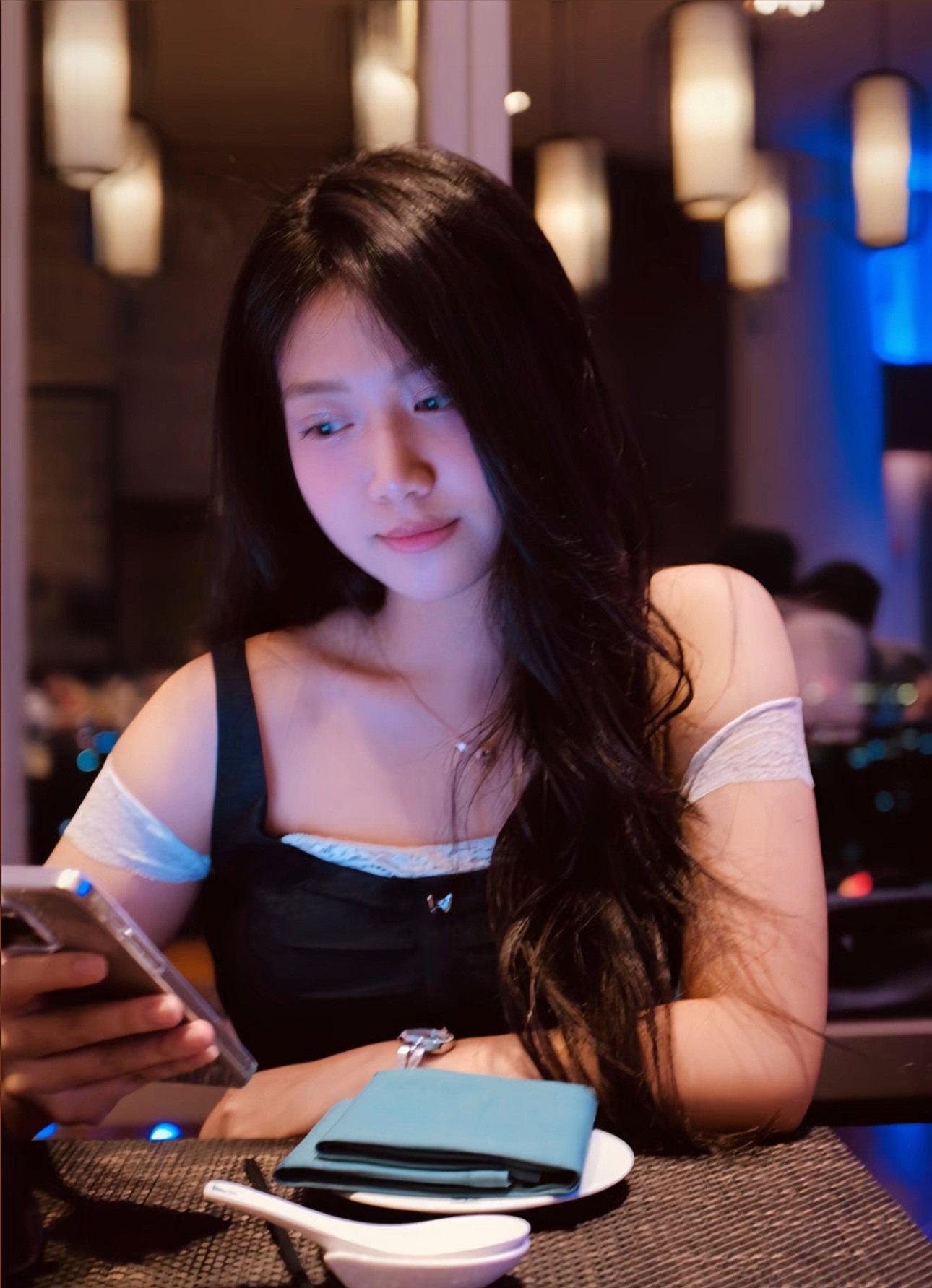 Vợ chồng Mạnh Trường khoe con gái ở tuổi 16, xinh xắn thế nào mà được gọi là hoa hậu tương lai?- Ảnh 2.