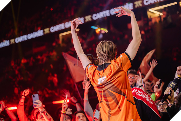 VALORANT Champions 2025: Fnatic Chronicle Gui Loi Chao Khan Gia Viet, Huong Den Cup Champions 2 VALORANT Champions 2025: Fnatic Chronicle Gửi Lời Chào Khán Giả Việt, Hướng Đến Cúp Champions 2