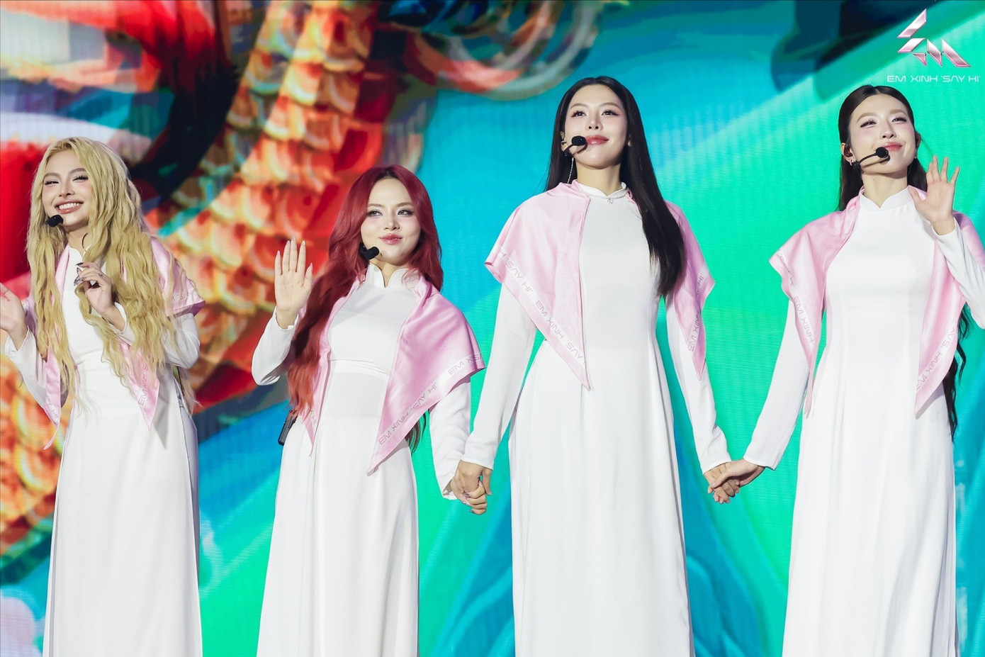 Bích Phương cầu cứu khán giả- Ảnh 1.