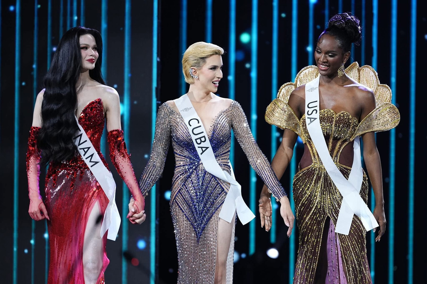 Á hậu tố bị Hoa hậu, Á hậu 2 bắt nạt ngay lúc đăng quang- Ảnh 2.