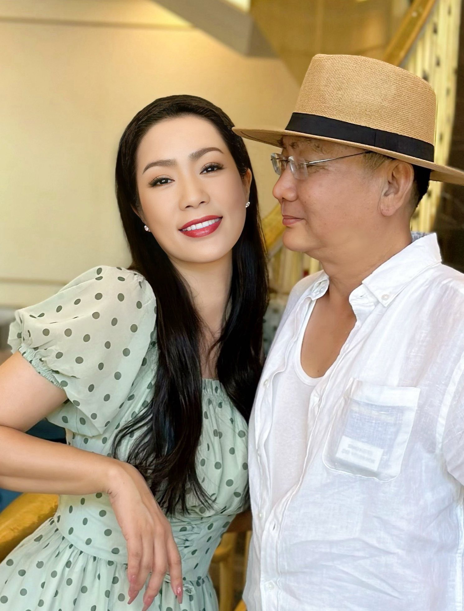 Nữ NSND là Phó Chủ tịch, vừa đỗ lớp Tiến sĩ: Hôn nhân viên mãn, 54 tuổi vẫn trẻ trung, body quyến rũ- Ảnh 10.