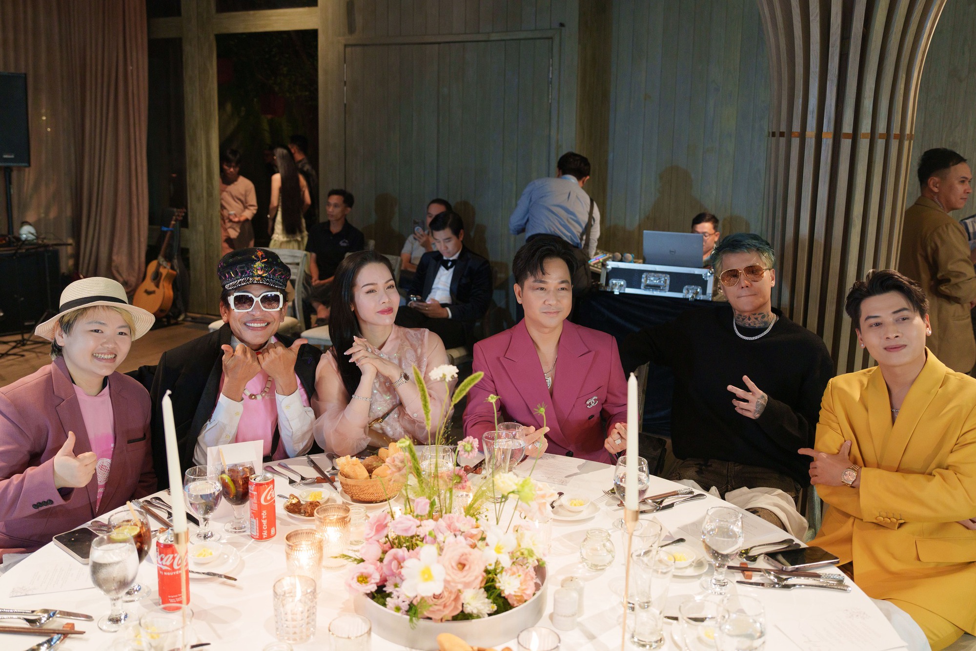 Vợ chồng Hồ Quang Hiếu nhận chúc phúc từ Quốc Trường, Nhật Kim Anh- Ảnh 3.