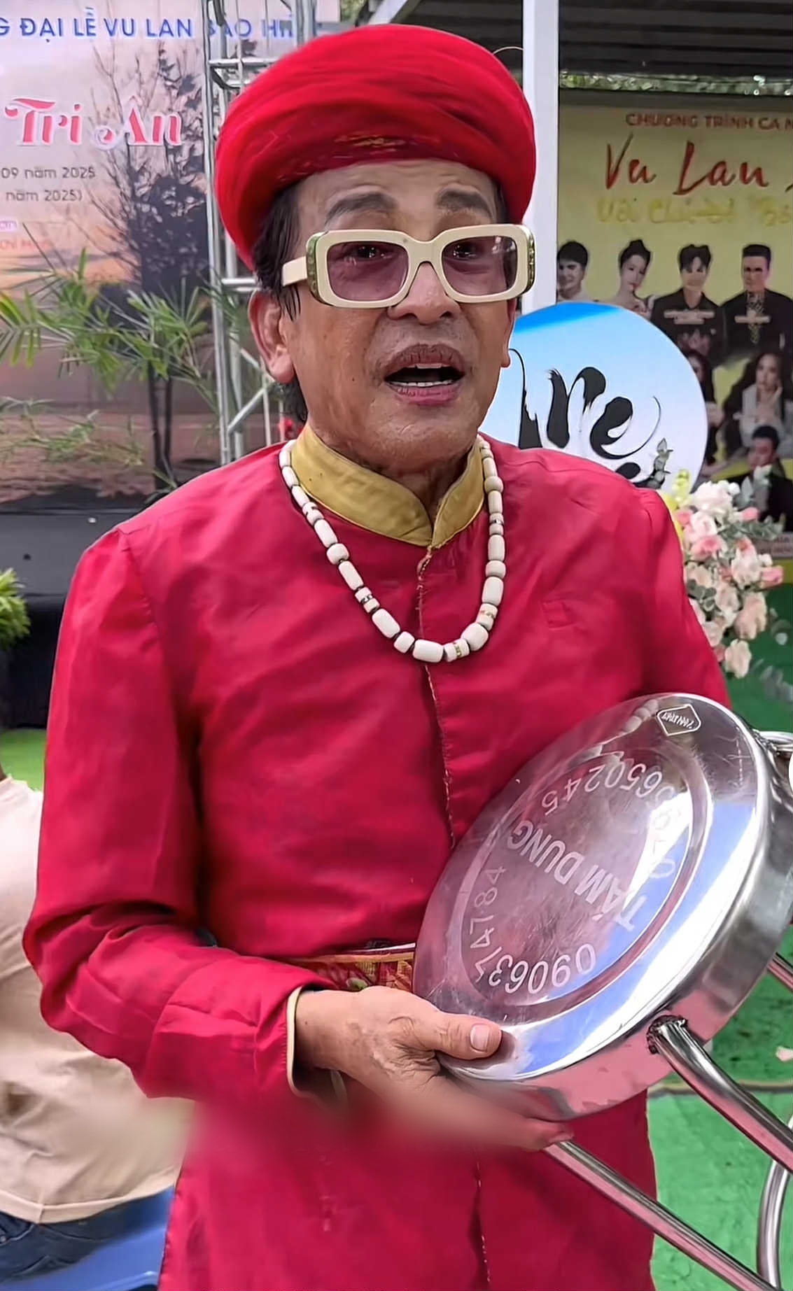 MC Thanh Bạch và những lần dự đám cưới với trang phục lấn át cả cô dâu- Ảnh 8.