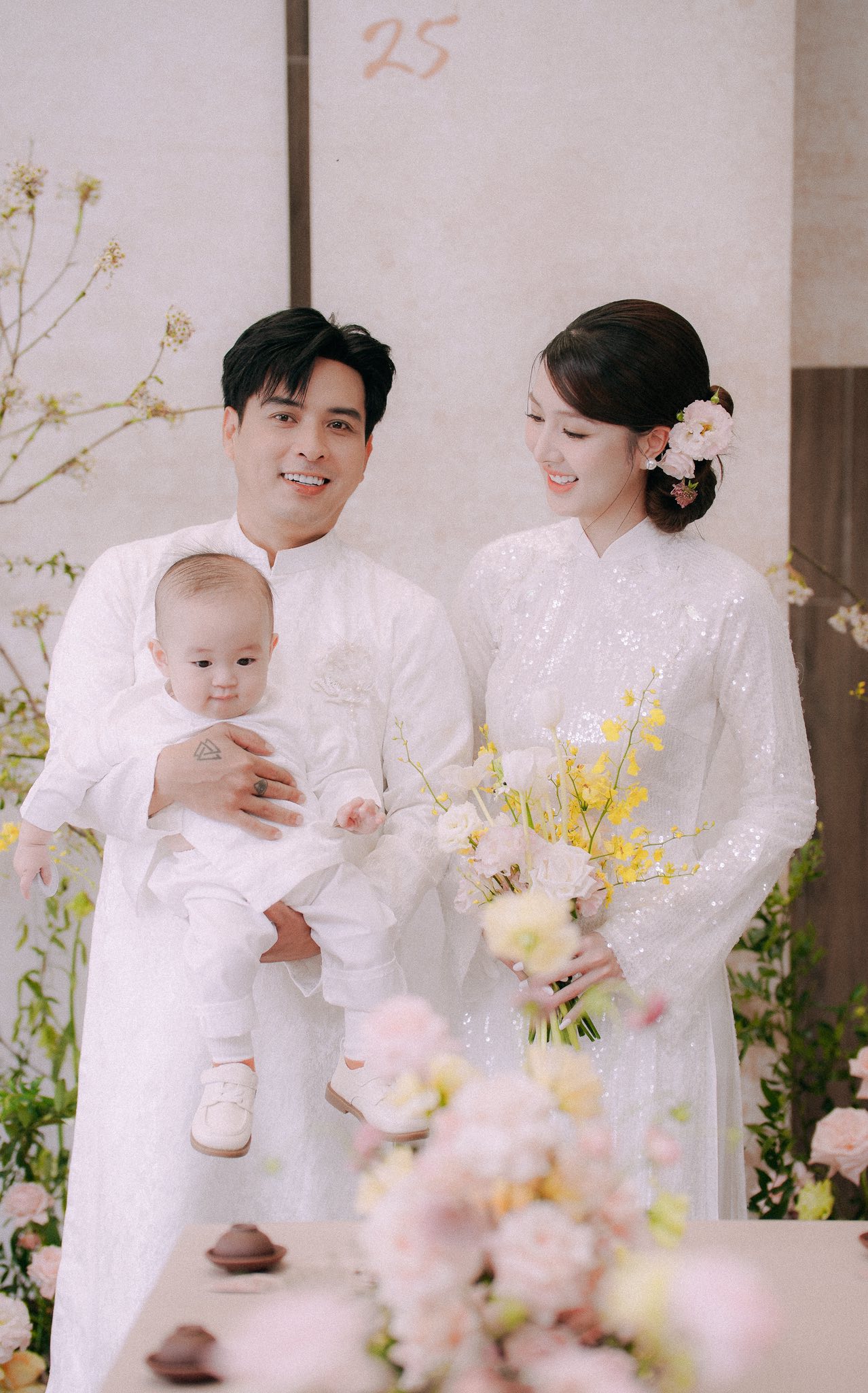 Vợ chồng Hồ Quang Hiếu nhận chúc phúc từ Quốc Trường, Nhật Kim Anh- Ảnh 15.