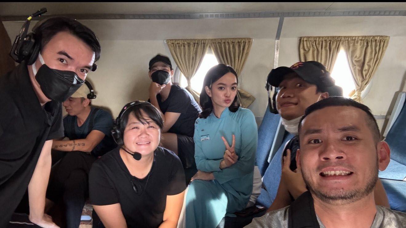 Loạt ảnh chưa từng tiết lộ của Tử Chiến Trên Không: Hóa ra Kaity Nguyễn là trùm cuối khiến cả ekip cực rén- Ảnh 9.