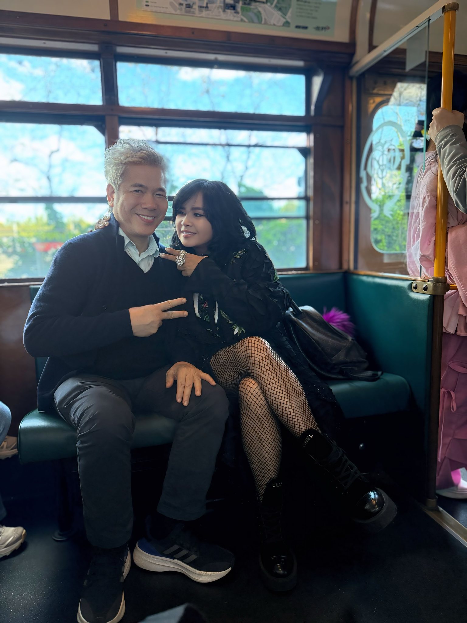 Nữ NSND sắp lấy chồng ở tuổi 56: Yêu như thuở ban đầu, ngồi im lặng bên nhau cũng hạnh phúc- Ảnh 1. Nữ NSND sắp lấy chồng ở tuổi 56: Yêu như thuở ban đầu, ngồi im lặng bên nhau cũng hạnh phúc- Ảnh 1.