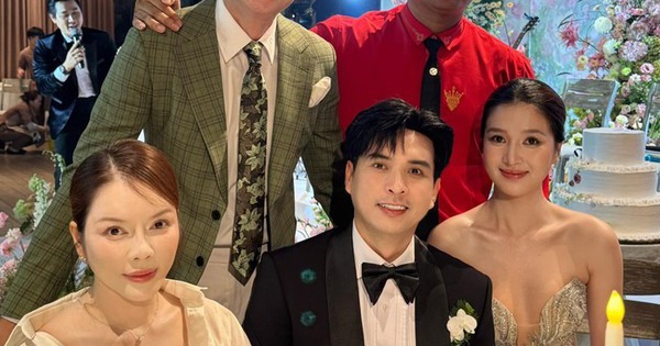 Vợ chồng Hồ Quang Hiếu nhận chúc phúc từ Quốc Trường, Nhật Kim Anh 55150336941797920923474264100233 17583539345251388483550 328 0 694 698 crop 1758353957930770123592jpg