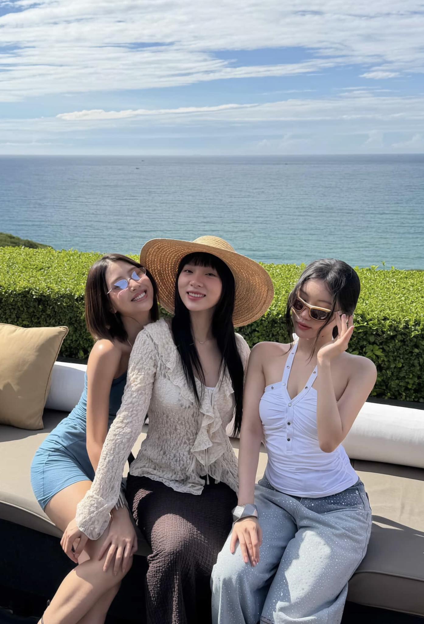 Dàn Em Xinh lần đầu diện bikini đọ body Dàn Em Xinh lần đầu diện bikini đọ body