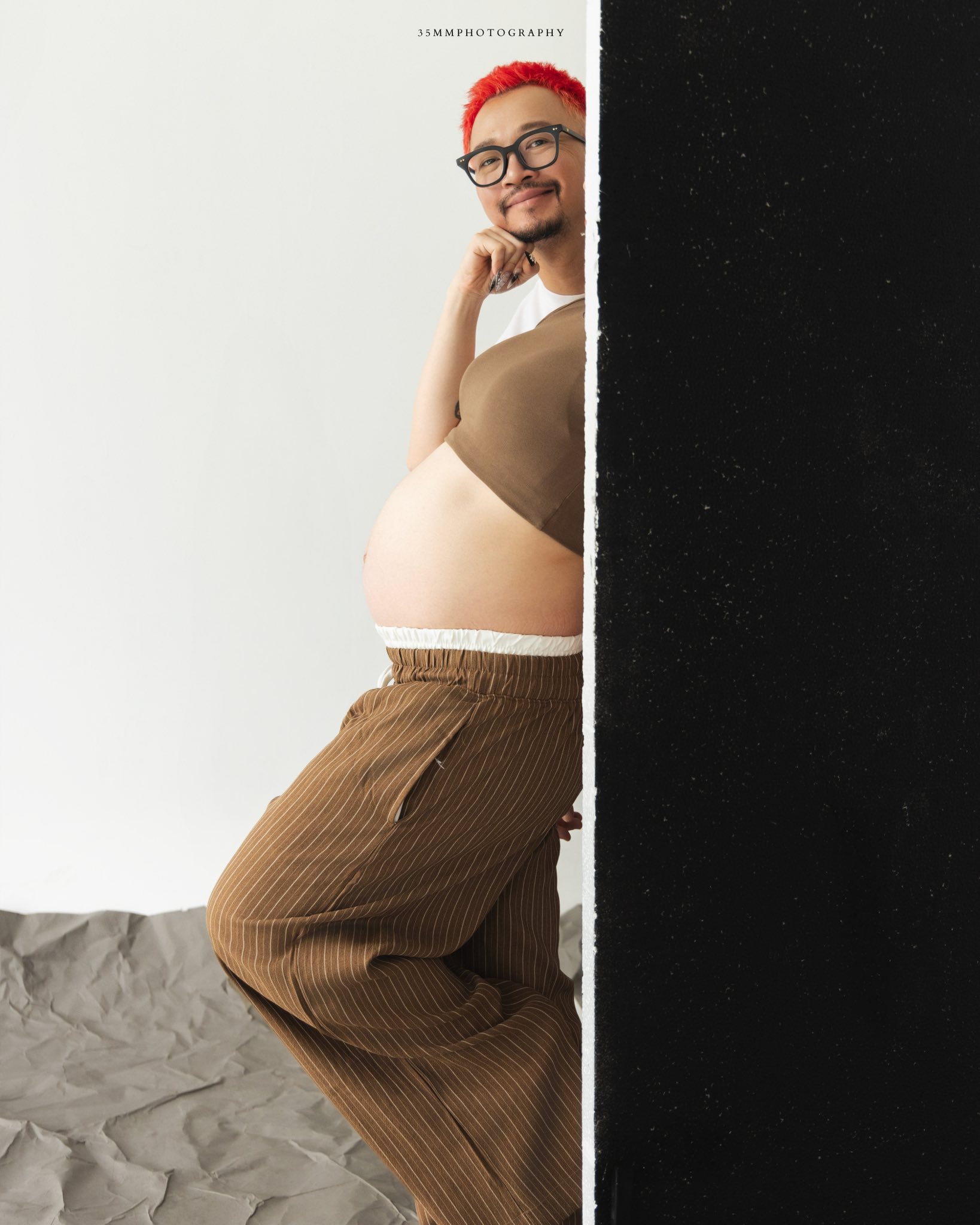 Bộ ảnh “cưng xỉu” của cặp Anh tài Vbiz và vợ kém 13 tuổi, mẹ bầu khoe dáng đỉnh miễn bàn!- Ảnh 5.