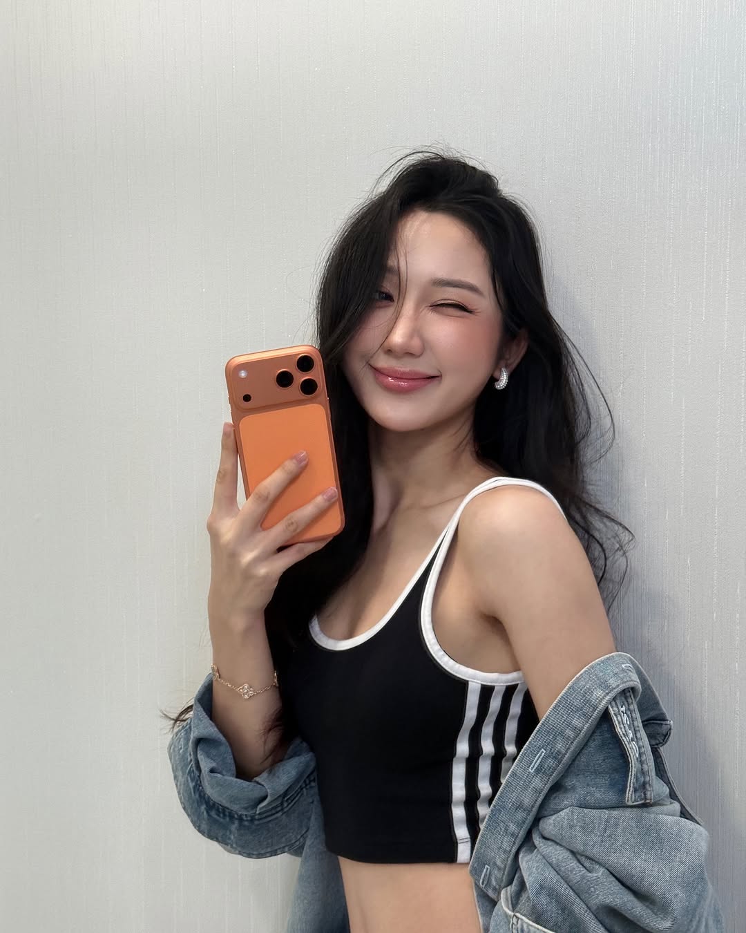 Mina Young diện đồ thiết kế trễ nải, chính chủ tự tin nhưng người xem lo lắng- Ảnh 5.