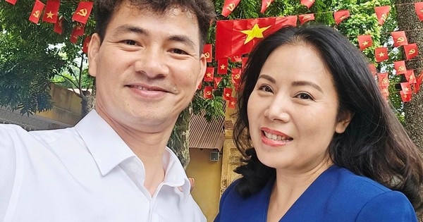 NSND Xuân Bắc và Hồng của "Sóng ở đáy sông" sau 25 năm 30 NSND Xuân Bắc và Hồng của "Sóng ở đáy sông" sau 25 năm 554575357 1351784756305820 1368408249385446272 n 1682 1759114848191 1759114848574297621079 159 0 887 1390 crop 1759114992676472925624jpg