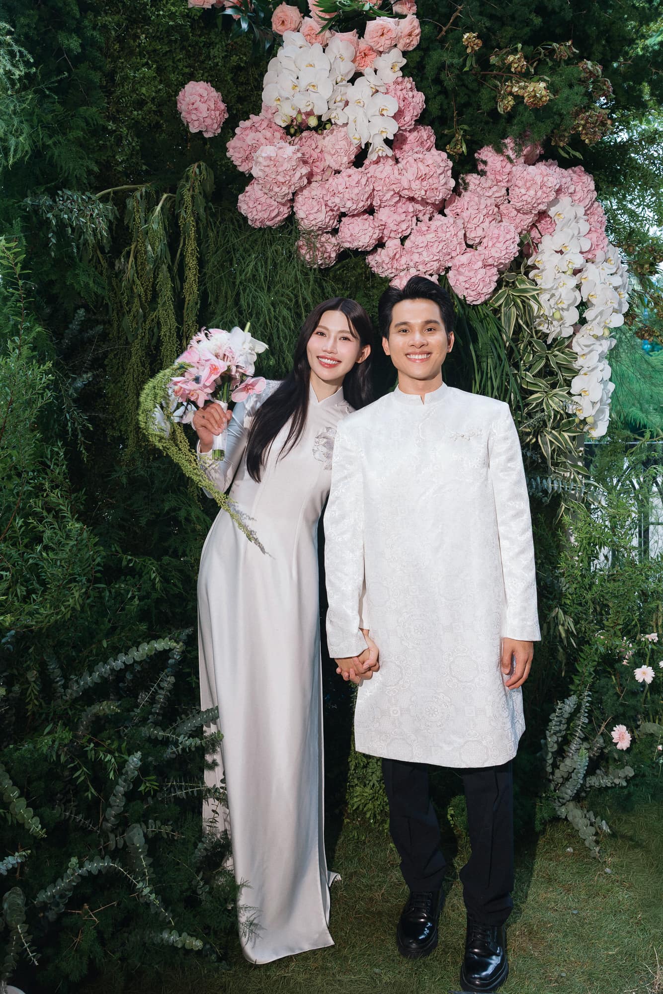 Á hậu Việt lộ dấu hiệu mang thai sau lễ dạm ngõ với bạn trai doanh nhân?- Ảnh 4. Á hậu Việt lộ dấu hiệu mang thai sau lễ dạm ngõ với bạn trai doanh nhân?- Ảnh 4.