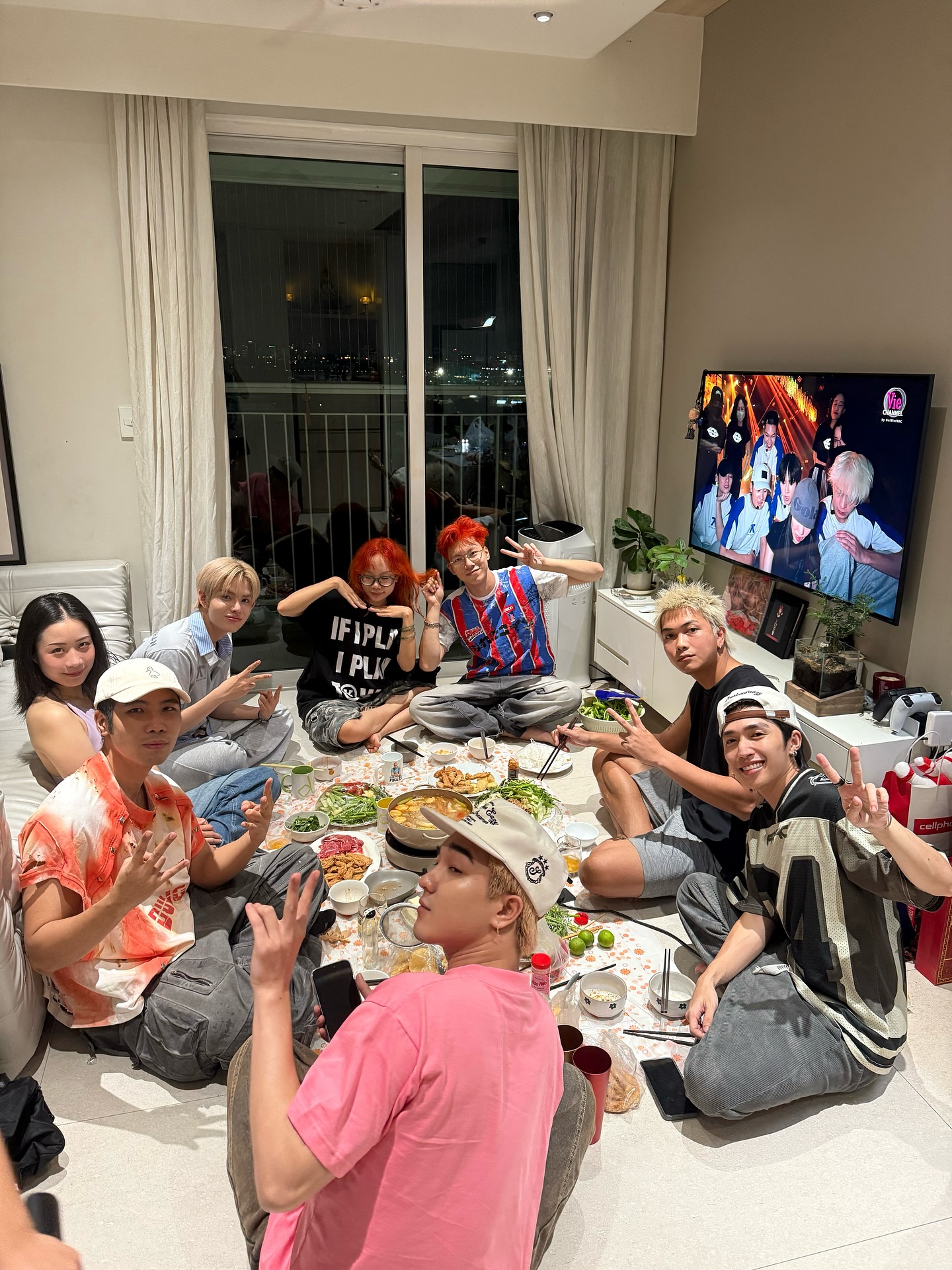 Các Anh Trai đang làm loạn MXH Threads: Cư dân mạng hoài nghi chia bè kết phái, bằng mặt không bằng lòng?- Ảnh 8. Các Anh Trai đang làm loạn MXH Threads: Cư dân mạng hoài nghi chia bè kết phái, bằng mặt không bằng lòng?- Ảnh 8.