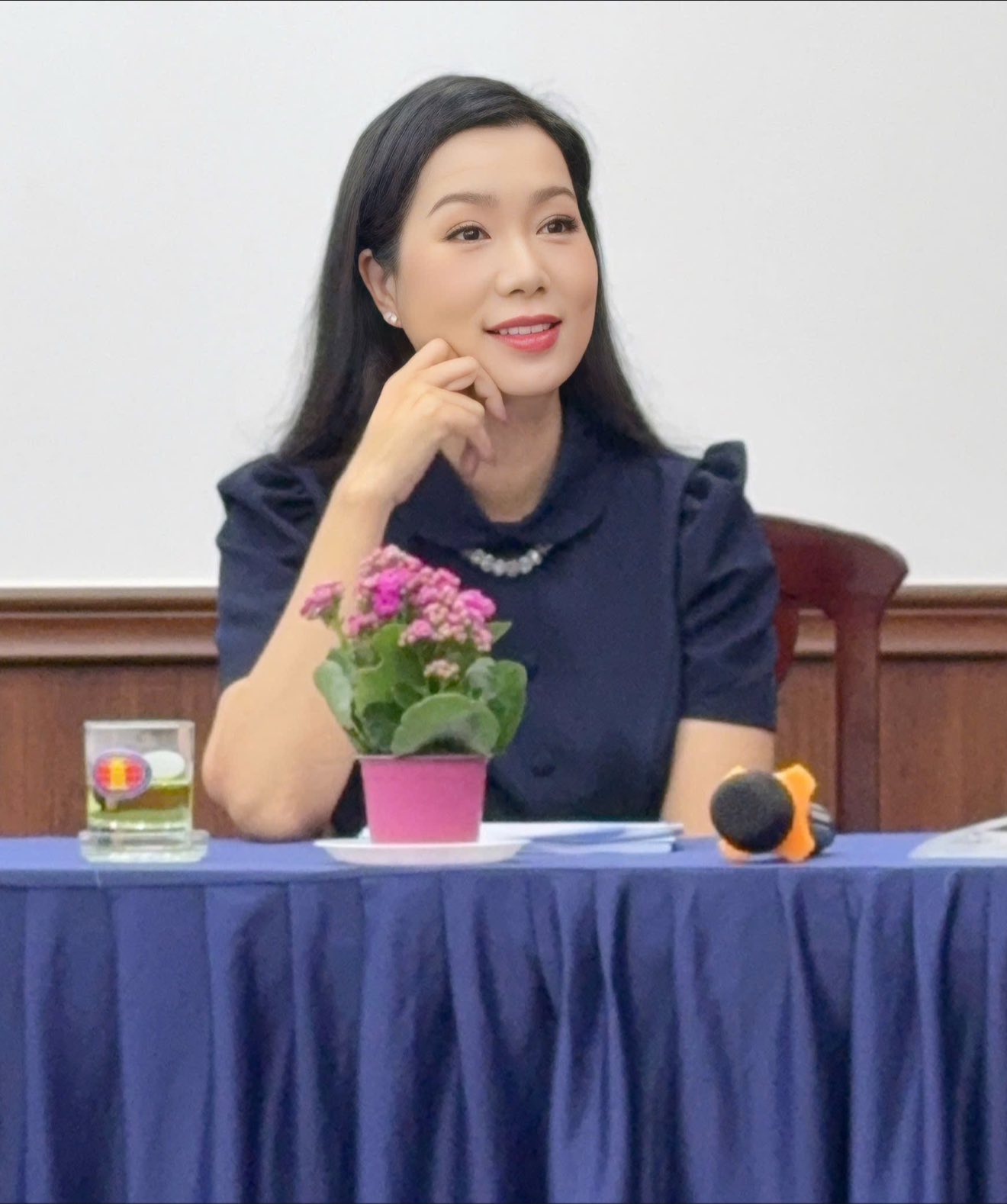 Nữ NSND là Phó Chủ tịch, vừa đỗ lớp Tiến sĩ: Hôn nhân viên mãn, 54 tuổi vẫn trẻ trung, body quyến rũ- Ảnh 4.