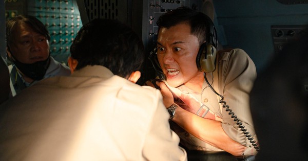 Tử Chiến Trên Không có 1 mỹ nam “mặt búng ra phản diện”, trừng mắt thôi mà khán giả run cả người 55590623214643918348233722828057190415168169n 1759155092468 1759155092898275455779 220 0 1267 2000 crop 1759155196148520339788jpg