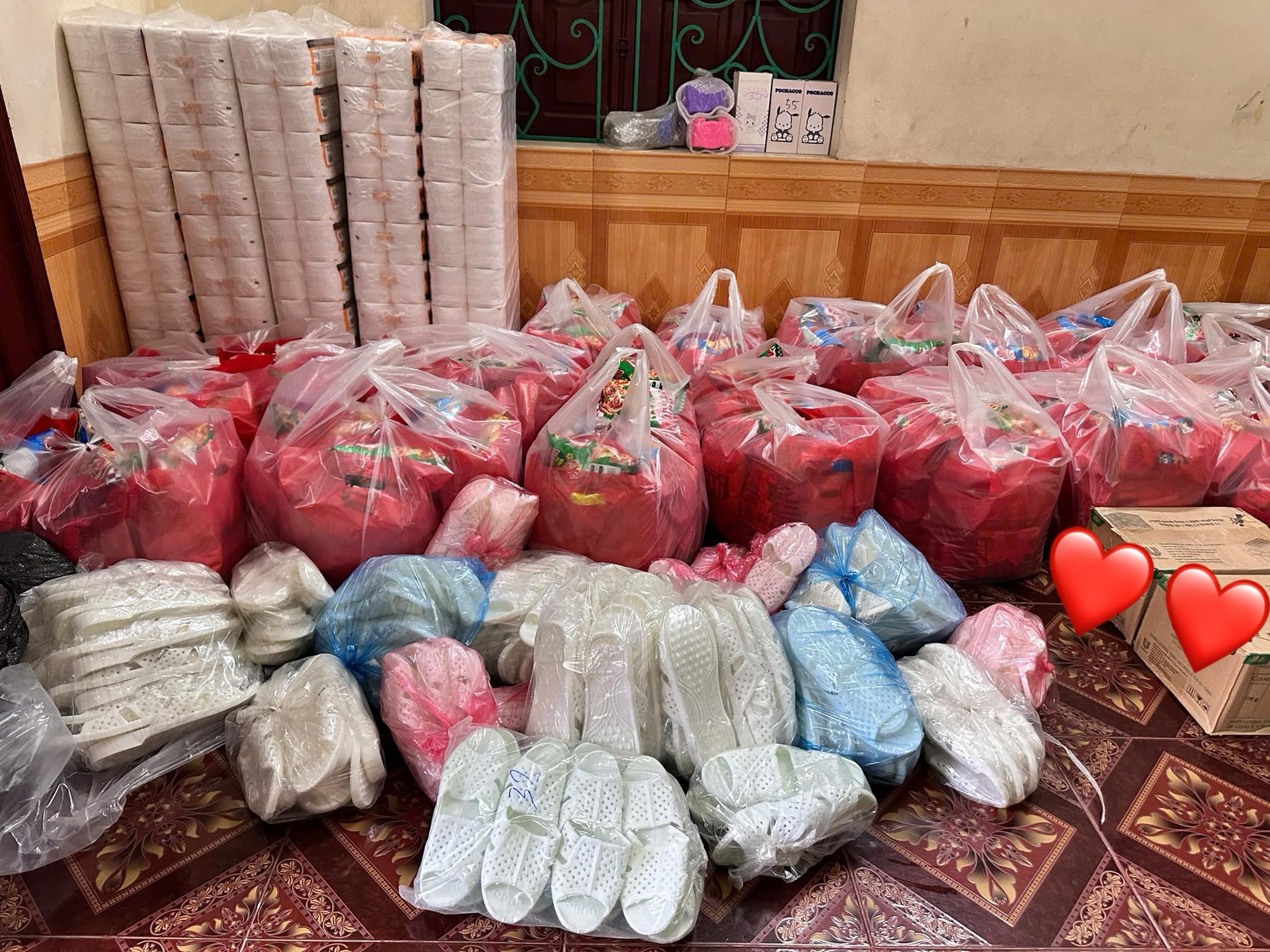 Nhà Hoa hậu Lương Thuỳ Linh ở Cao Bằng bị ngập sâu, cảnh tượng bên trong khiến nàng hậu thốt lên