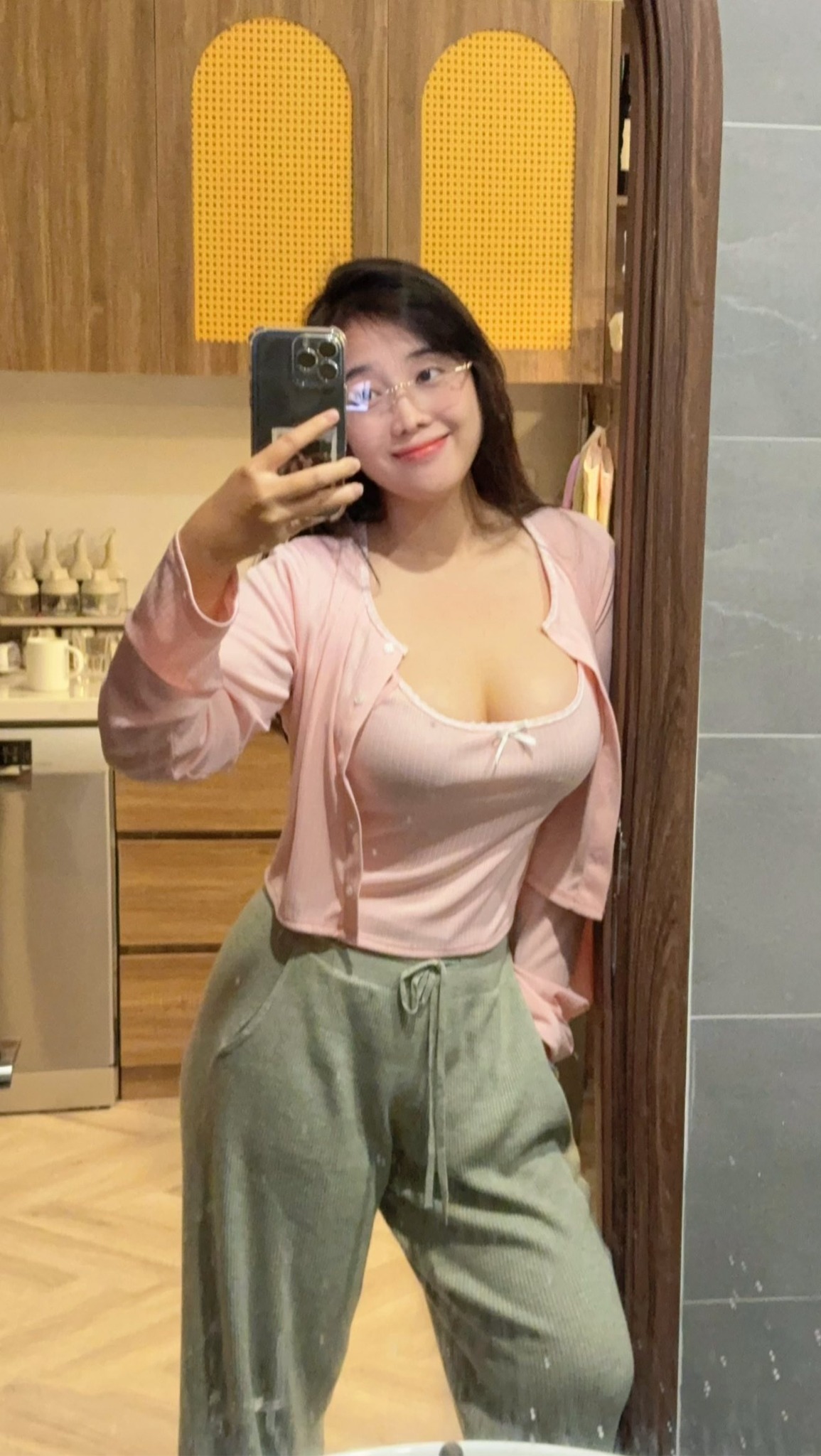 Hot girl TikTok khoe vóc dáng, khiến fan đồng lòng Hot girl TikTok khoe vóc dáng, khiến fan đồng lòng