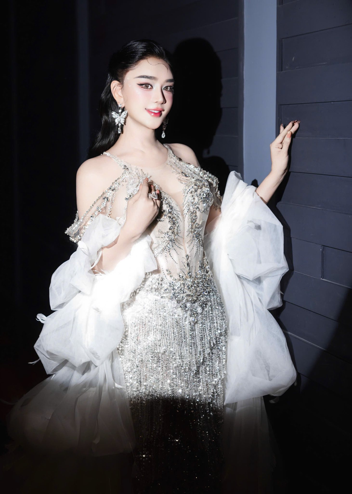 Nghệ sĩ chuyển giới cầm 30 tỷ tiền mặt đi mua biệt thự ở TP.HCM, U50 làm mẹ đơn thân, lận đận tình duyên- Ảnh 6. Nghệ sĩ chuyển giới cầm 30 tỷ tiền mặt đi mua biệt thự ở TP.HCM, U50 làm mẹ đơn thân, lận đận tình duyên- Ảnh 6.