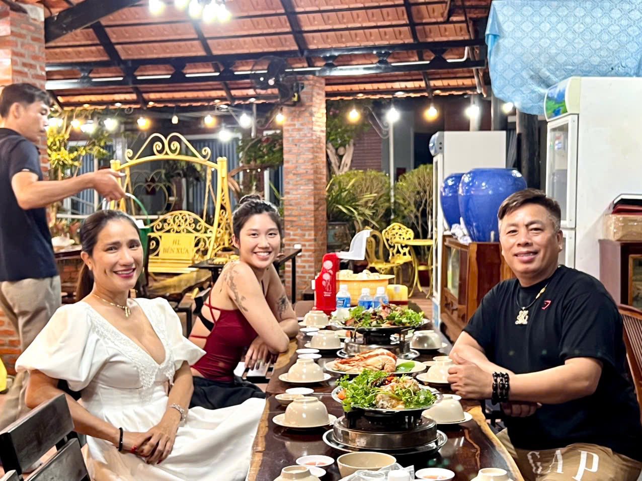 NSƯT Cát Tường nói thẳng về thông tin sắp lấy chồng đại gia ở tuổi U50- Ảnh 4. NSƯT Cát Tường nói thẳng về thông tin sắp lấy chồng đại gia ở tuổi U50- Ảnh 4.