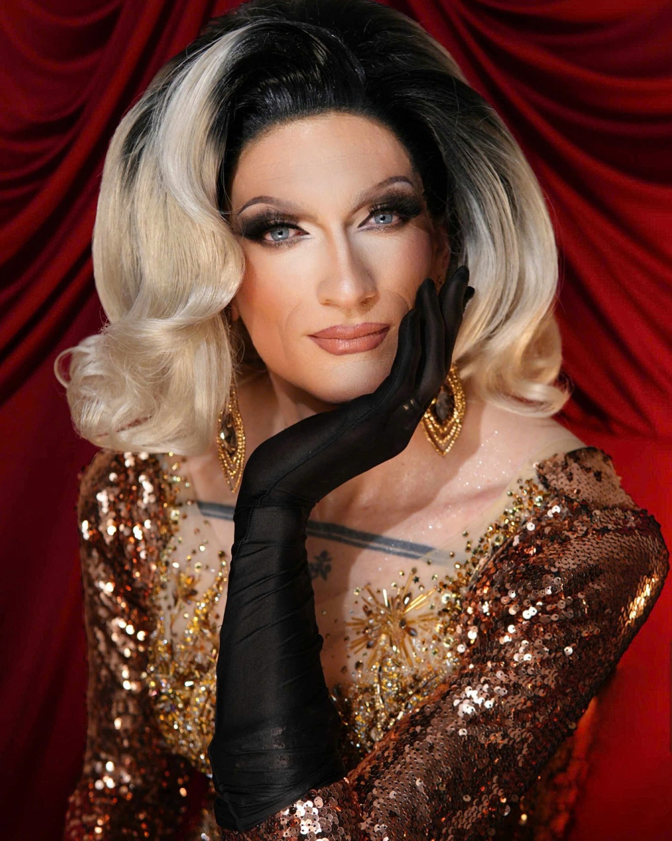 Sau 10 năm cưới, chồng Phương Vy mặc đầm giả gái gây sốc nặng- Ảnh 1. Sau 10 năm cưới, chồng Phương Vy mặc đầm giả gái gây sốc nặng- Ảnh 1.