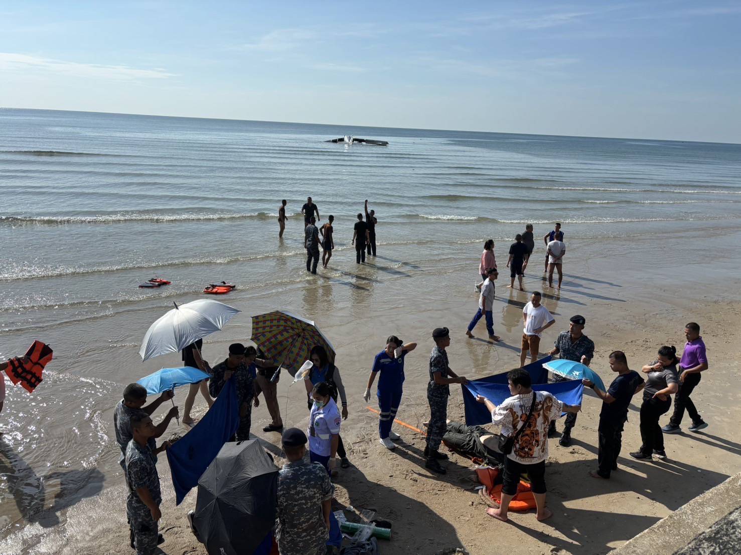 Máy bay rơi xuống biển ở Thái Lan, ít nhất 5 người thiệt mạng- Ảnh 1.