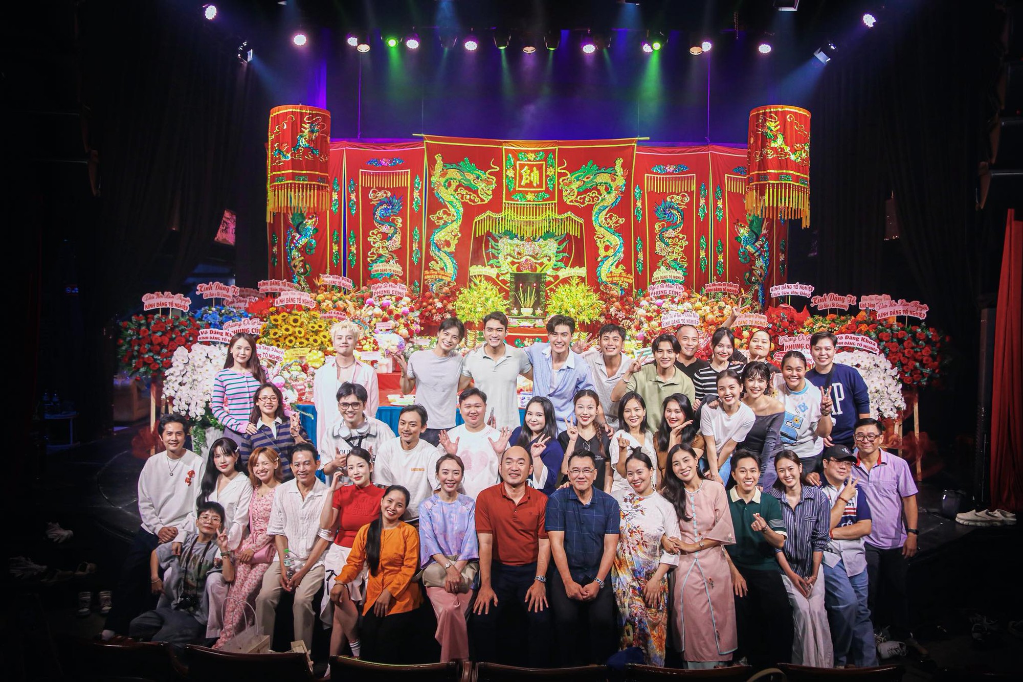 Tình trạng của NS Hoài Linh tại đền thờ 100 tỷ trong ngày giỗ Tổ sân khấu- Ảnh 9.