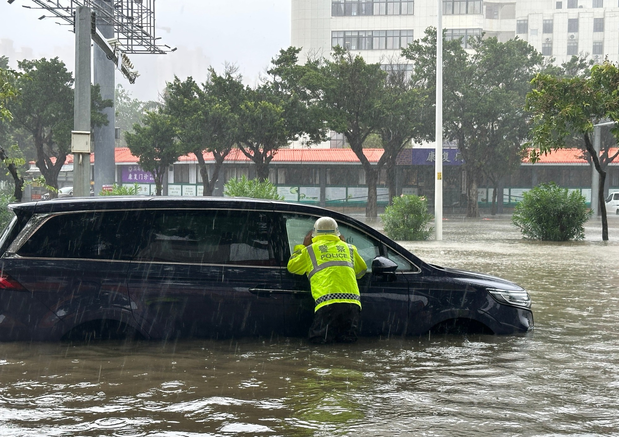 Những hình ảnh cận cảnh bão Matmo càn quét Trung Quốc- Ảnh 3.