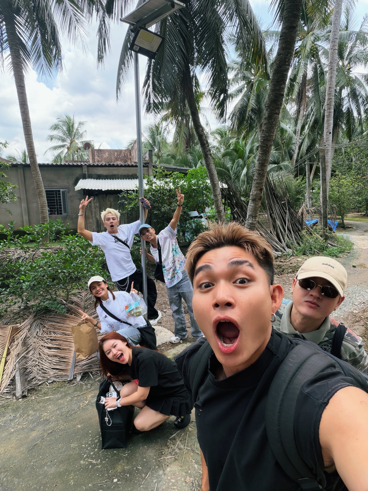 Jun Phạm say xỉn gây tranh cãi- Ảnh 5. Jun Phạm say xỉn gây tranh cãi- Ảnh 5.