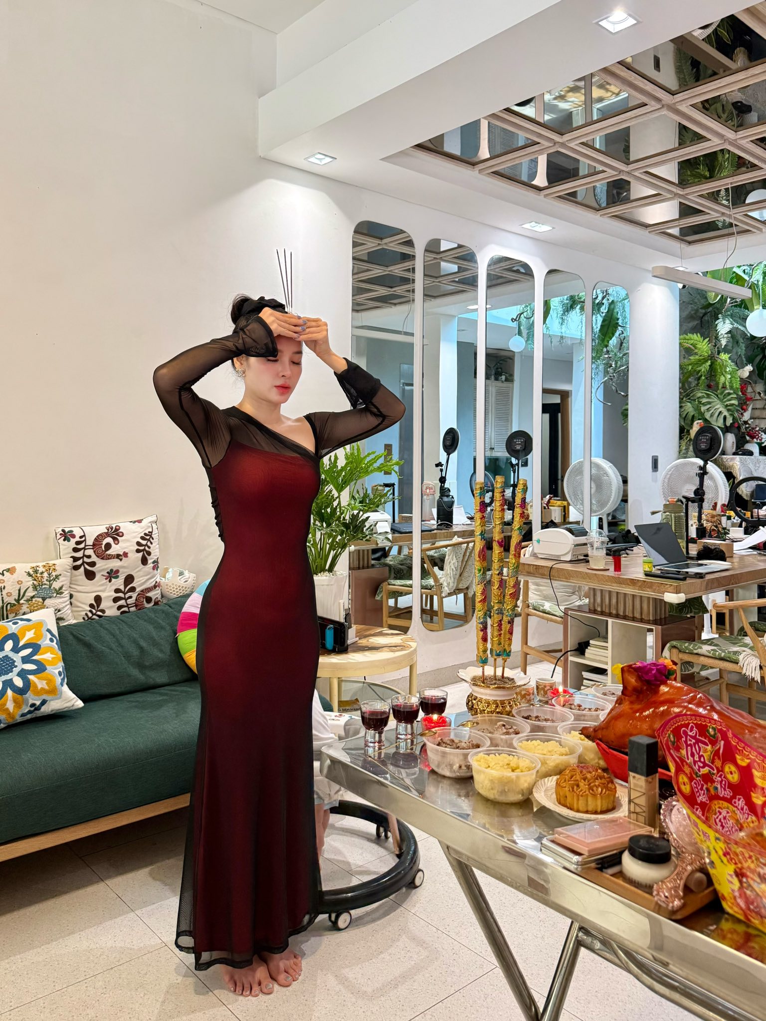 Nữ ca sĩ tái hôn, được hỏi cưới bằng 88 lượng vàng, giấu con riêng 8 năm, U40 được chồng trẻ chiều chuộng- Ảnh 3. Nữ ca sĩ tái hôn, được hỏi cưới bằng 88 lượng vàng, giấu con riêng 8 năm, U40 được chồng trẻ chiều chuộng- Ảnh 3.