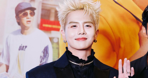 Lục tung Vbiz có đúng 1 mỹ nam đổi đời nhờ làm cô giáo: Thở câu nào cũng thành trend, sao Hàn cũng mê mệt 55821212213736462774596474461563237691868268n 1759925191522 1759925192246944660196 137 0 852 1366 crop 175992523320456637033jpg