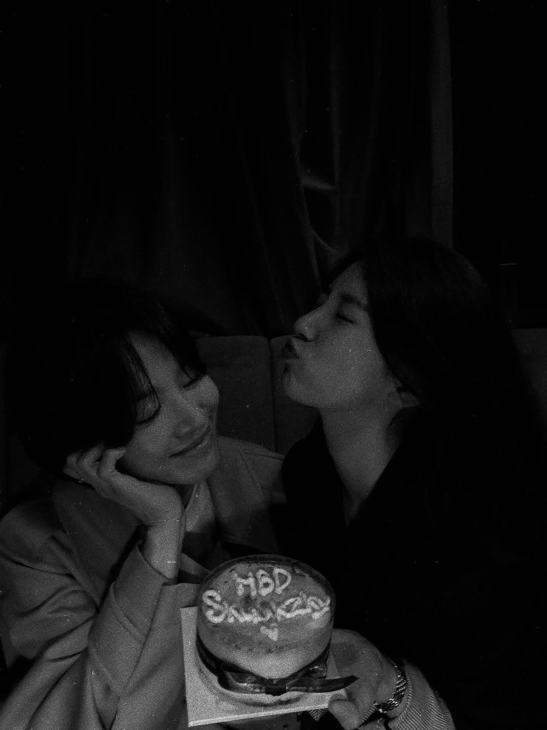 Song Hye Kyo hạnh phúc trong “mối quan hệ tay ba”- Ảnh 4.