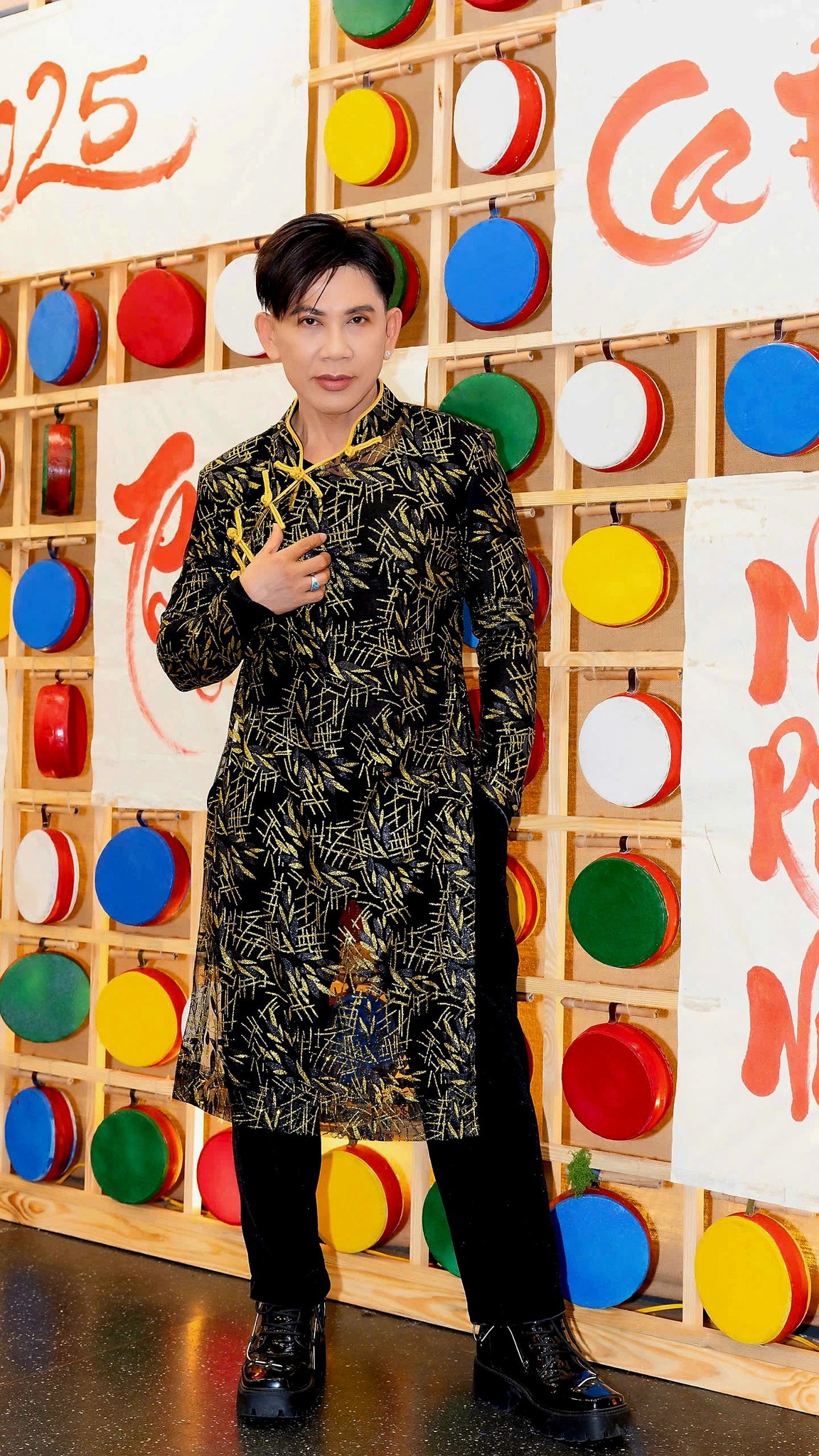 Ngoại hình nam ca sĩ U60 mới công khai bạn gái, thần thái trẻ trung hiếm thấy- Ảnh 1.