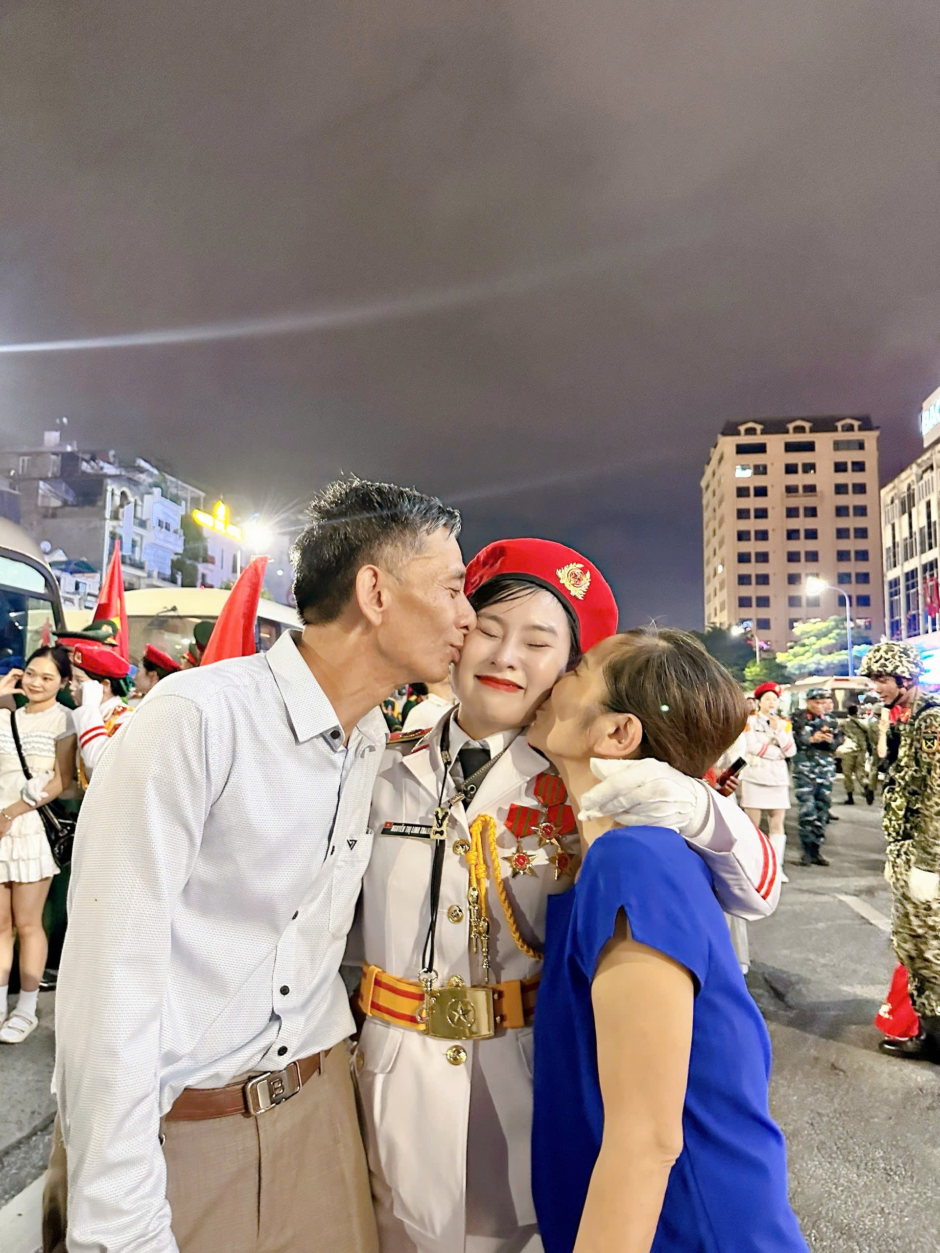 Chiến sĩ xinh đẹp khối Quân nhạc là TikToker nổi tiếng - 10