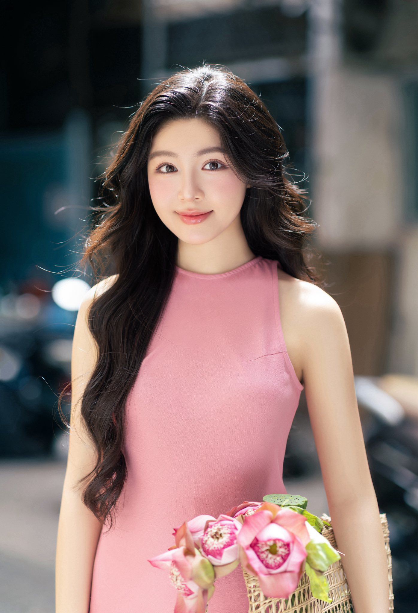 559928760_1225664572929264_4950021988523615077_n-1760578705-996-width1396height2048 Lọ Lem “lột xác” ngoạn mục trong bộ ảnh mới, ai xem cũng phải xuýt xoa - 4