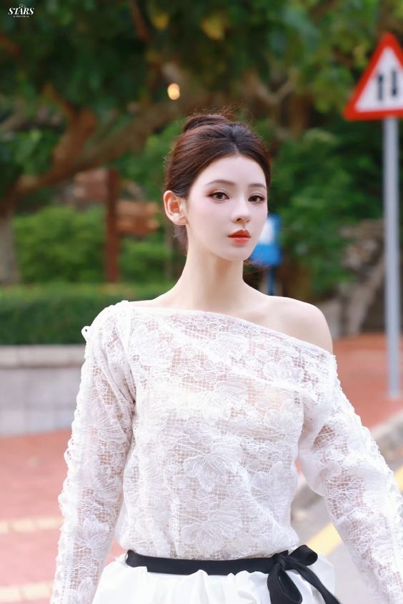 55c8f1485d5b51d8155aaf633d249626-17446859419301297930324-1744690837445-1744690839671993807045 "Búp bê gầy đáng sợ" của showbiz vào viện cấp cứu lúc nửa đêm 55c8f1485d5b51d8155aaf633d249626 17446859419301297930324 1744690837445 1744690839671993807045