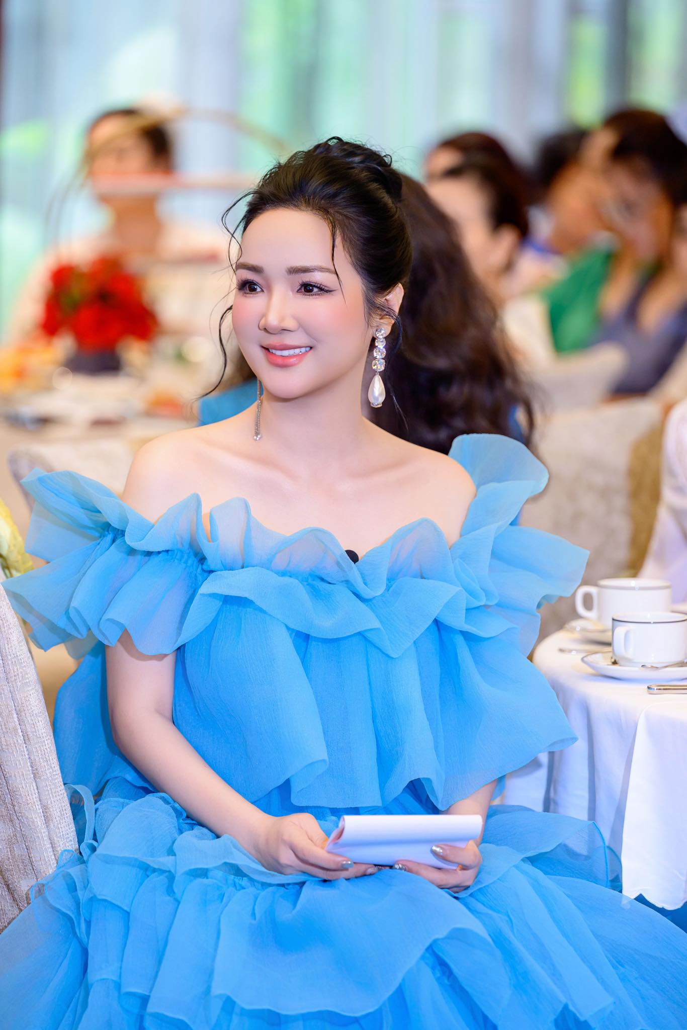 Bên trong biệt thự to như cung điện của người đẹp từng là