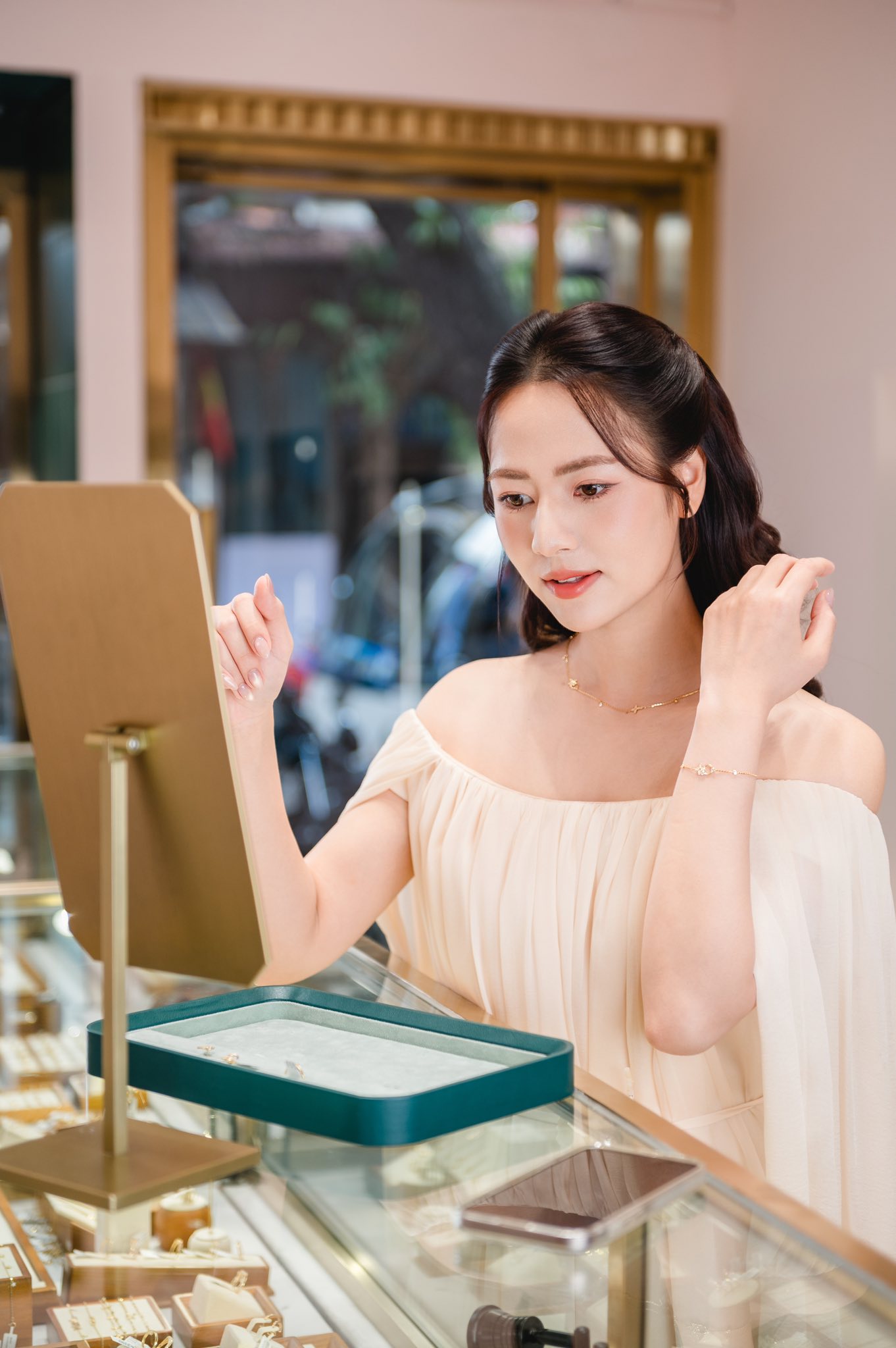 Vbiz có cặp đôi bí mật kết hôn 4 năm mà không ai biết, nhà gái đẹp đến nỗi cả nước cấm dao kéo- Ảnh 4.