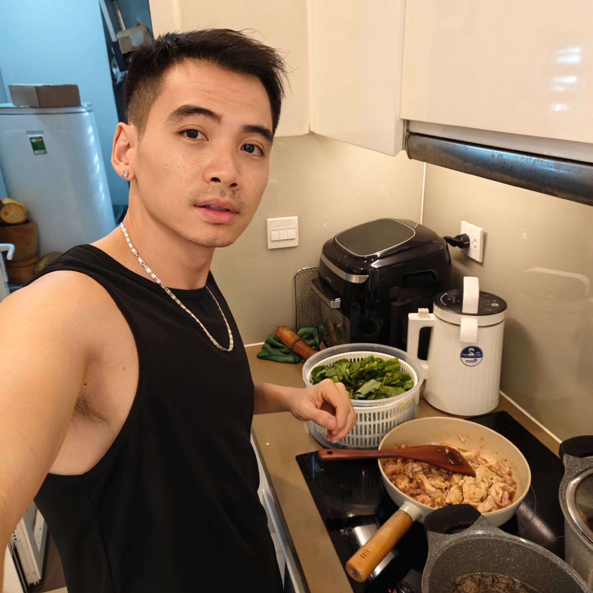 Chồng hoa hậu H'Hen Niê sau 5 tháng đi chữa bệnh này một mình dù bị vợ ngăn cản- Ảnh 2.